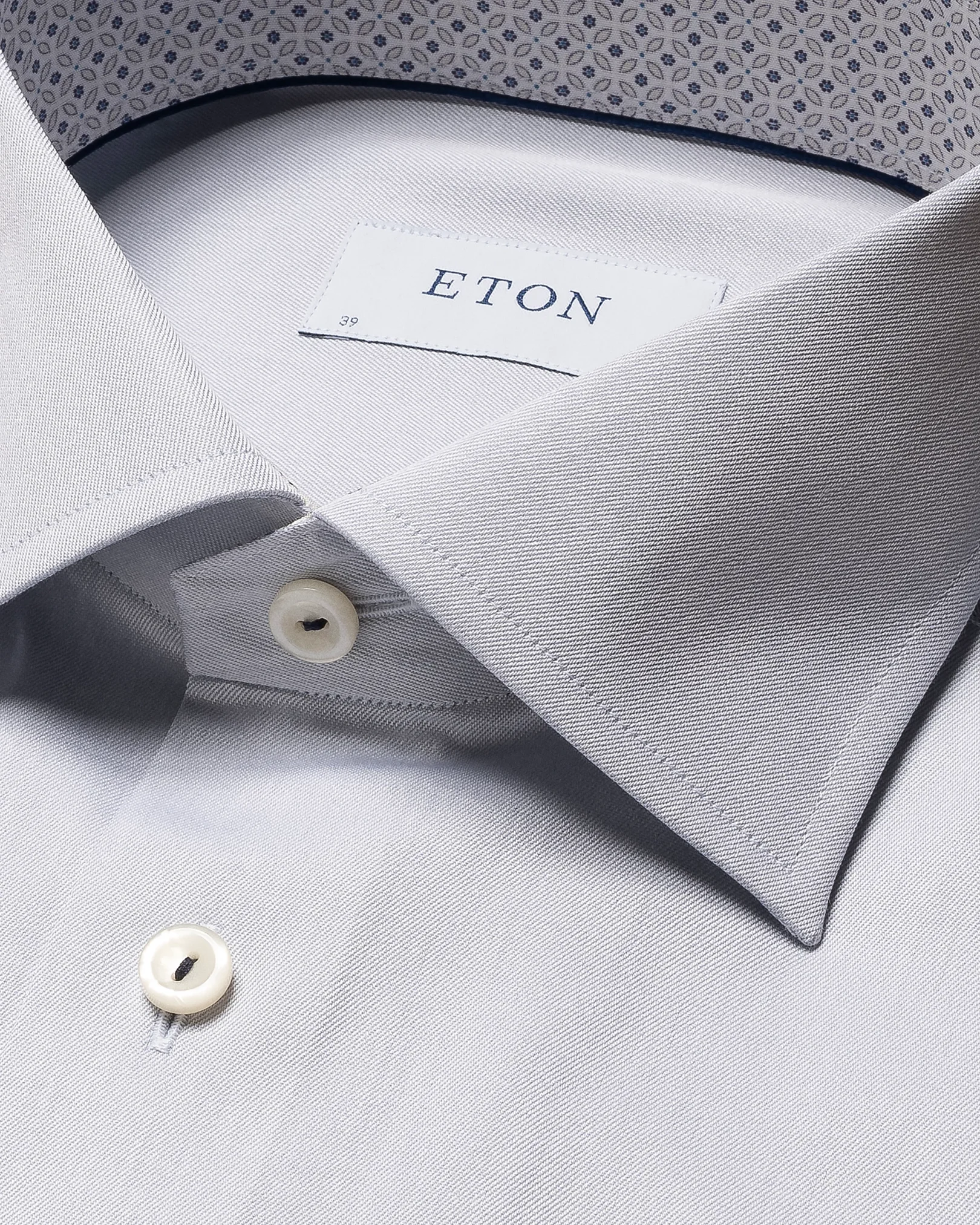 Eton - light grey signature twill contrast details