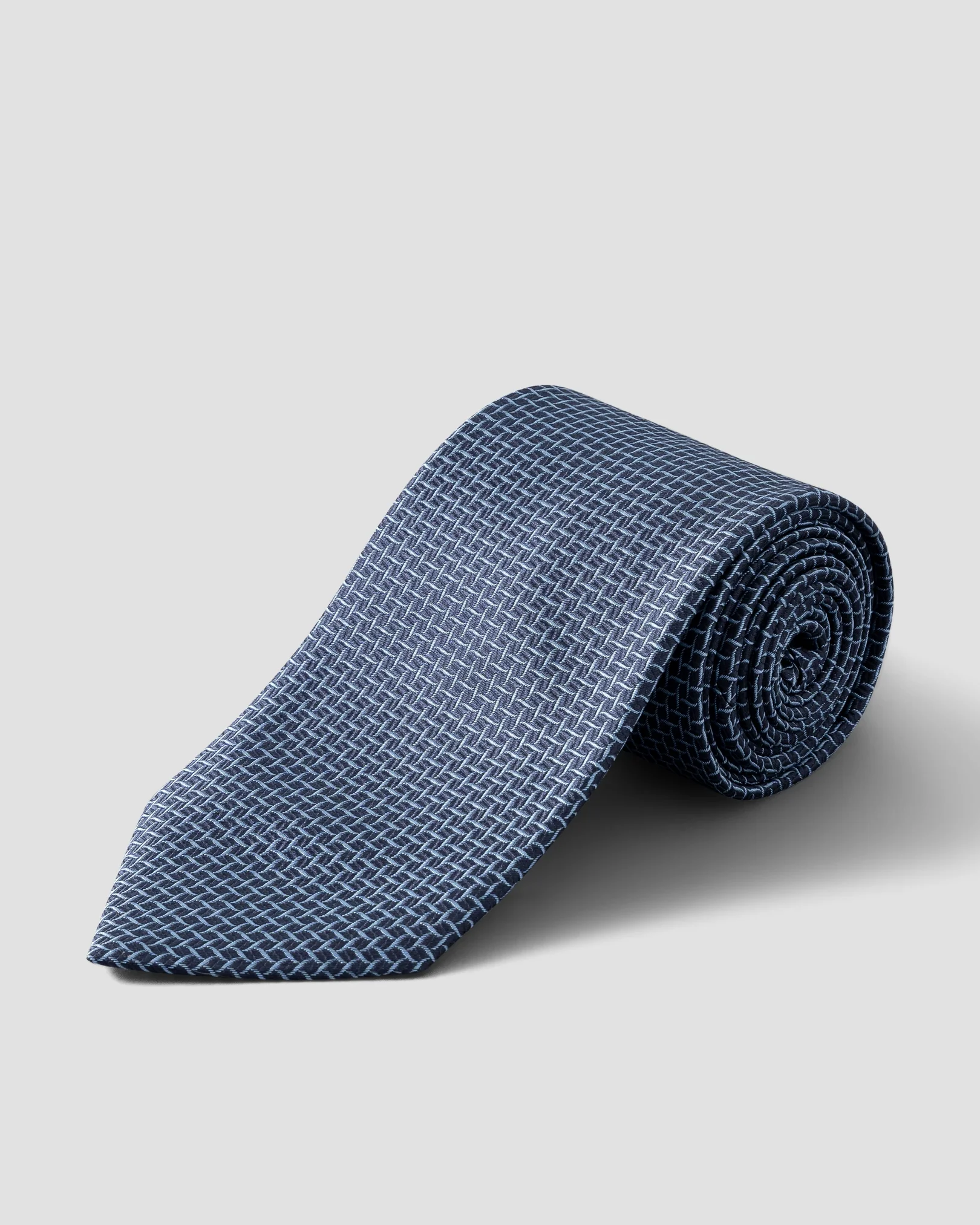 Cravate en soie imprimé géométrique bleu marine