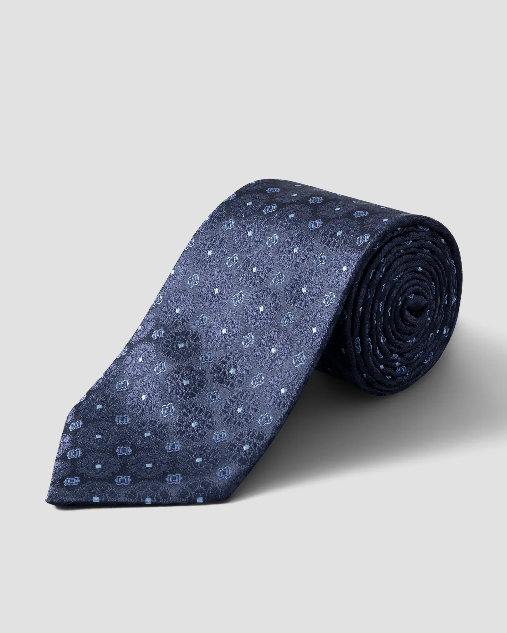 Cravate en soie Fuji à imprimé rosaces bleu marine