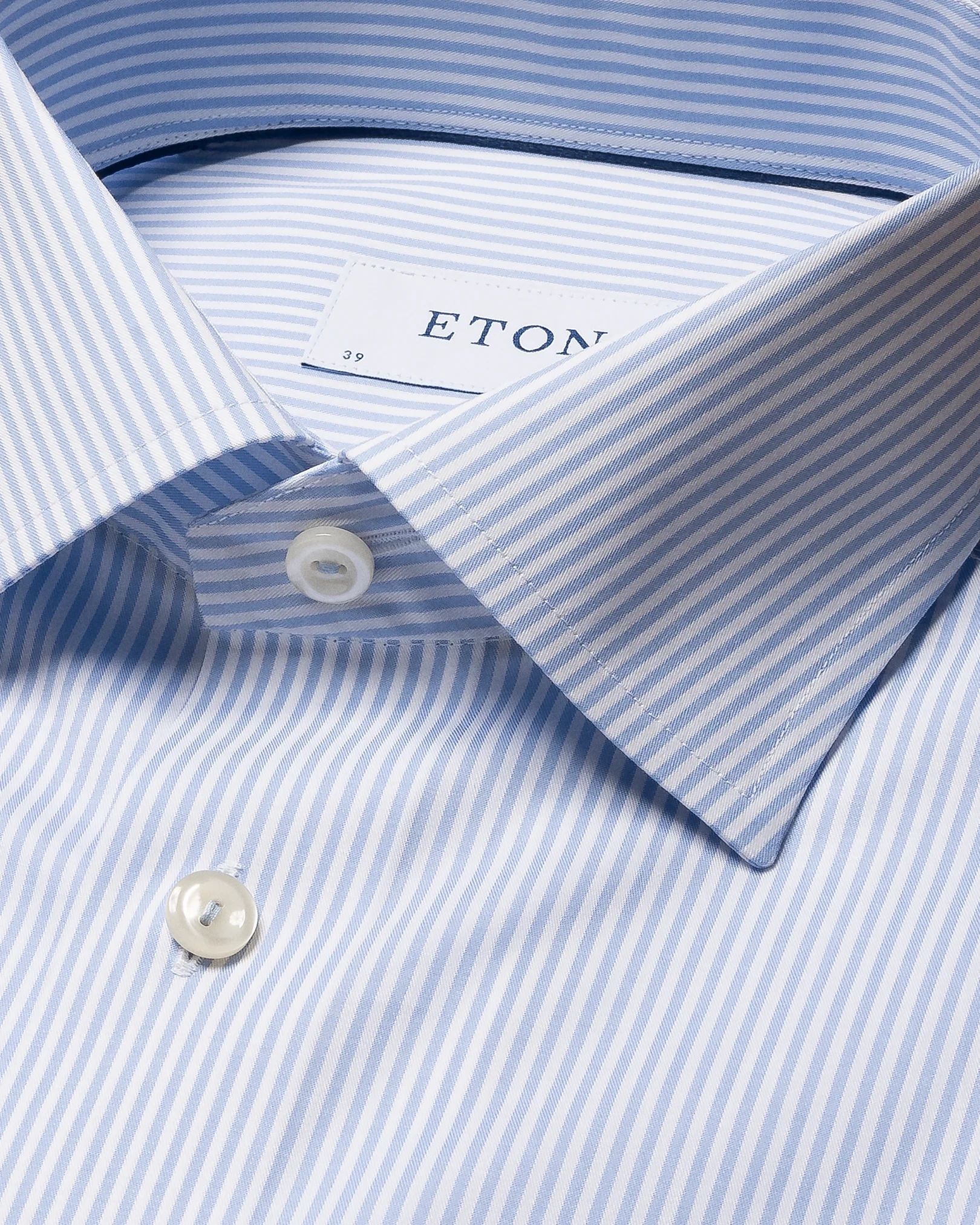 Eton - light blue twill cut away single classic