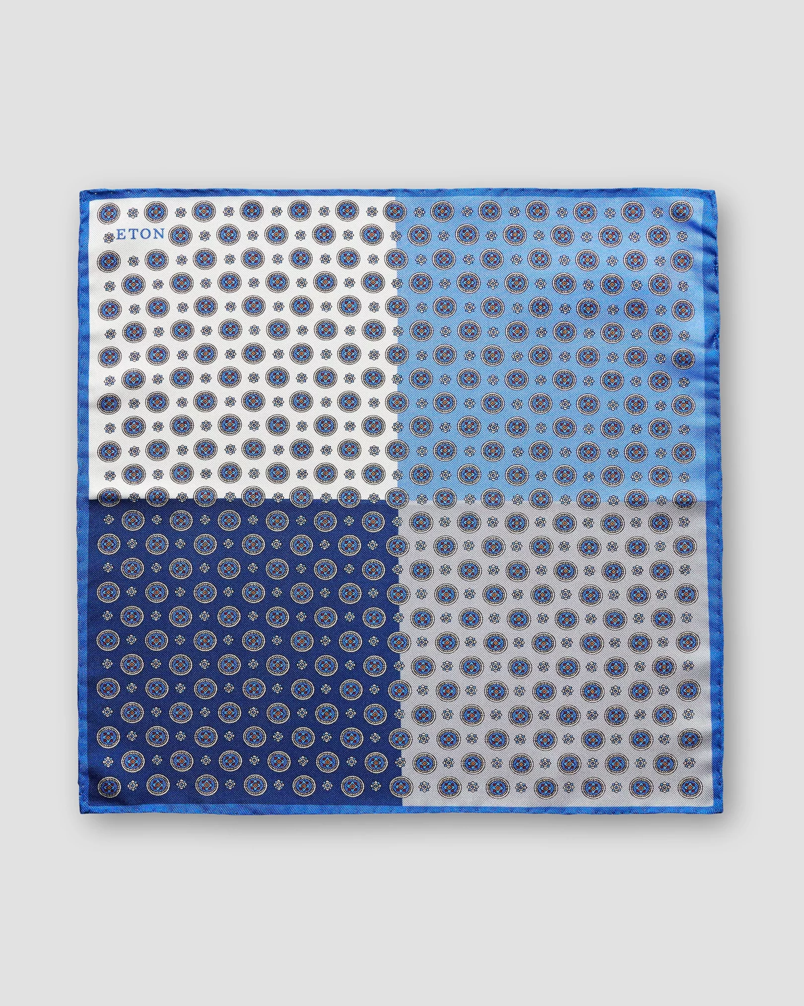 Blaues Seiden-Einstecktuch – vier Quadrate