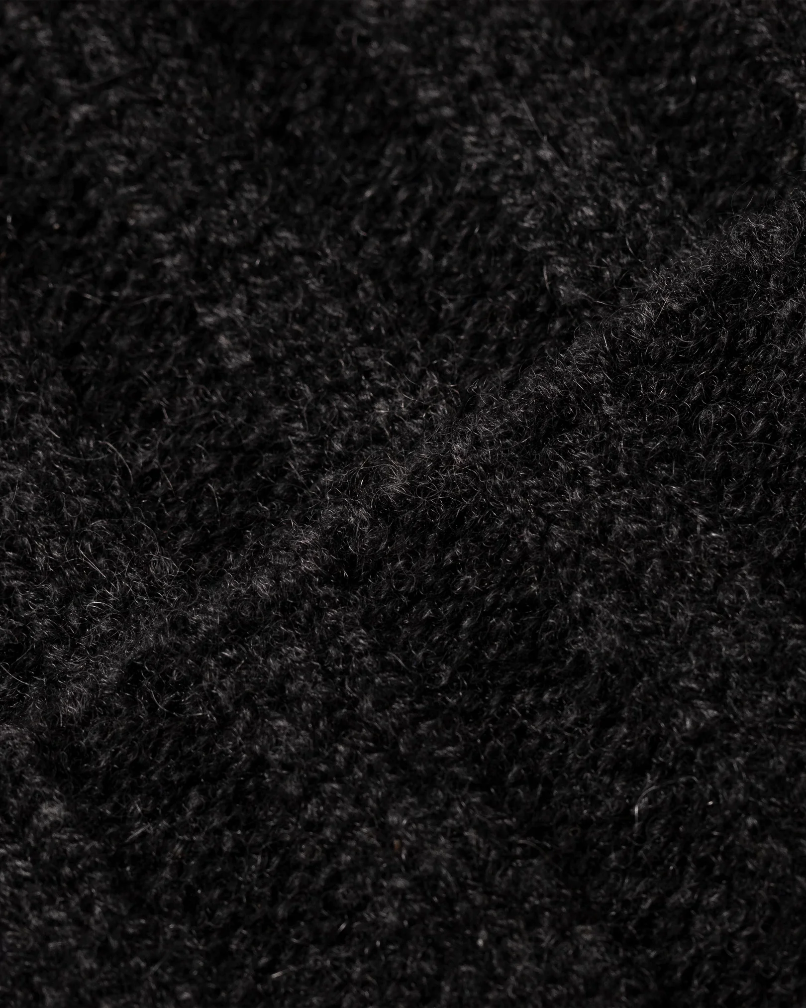 Eton - dark gray cashmere beanie logo detail