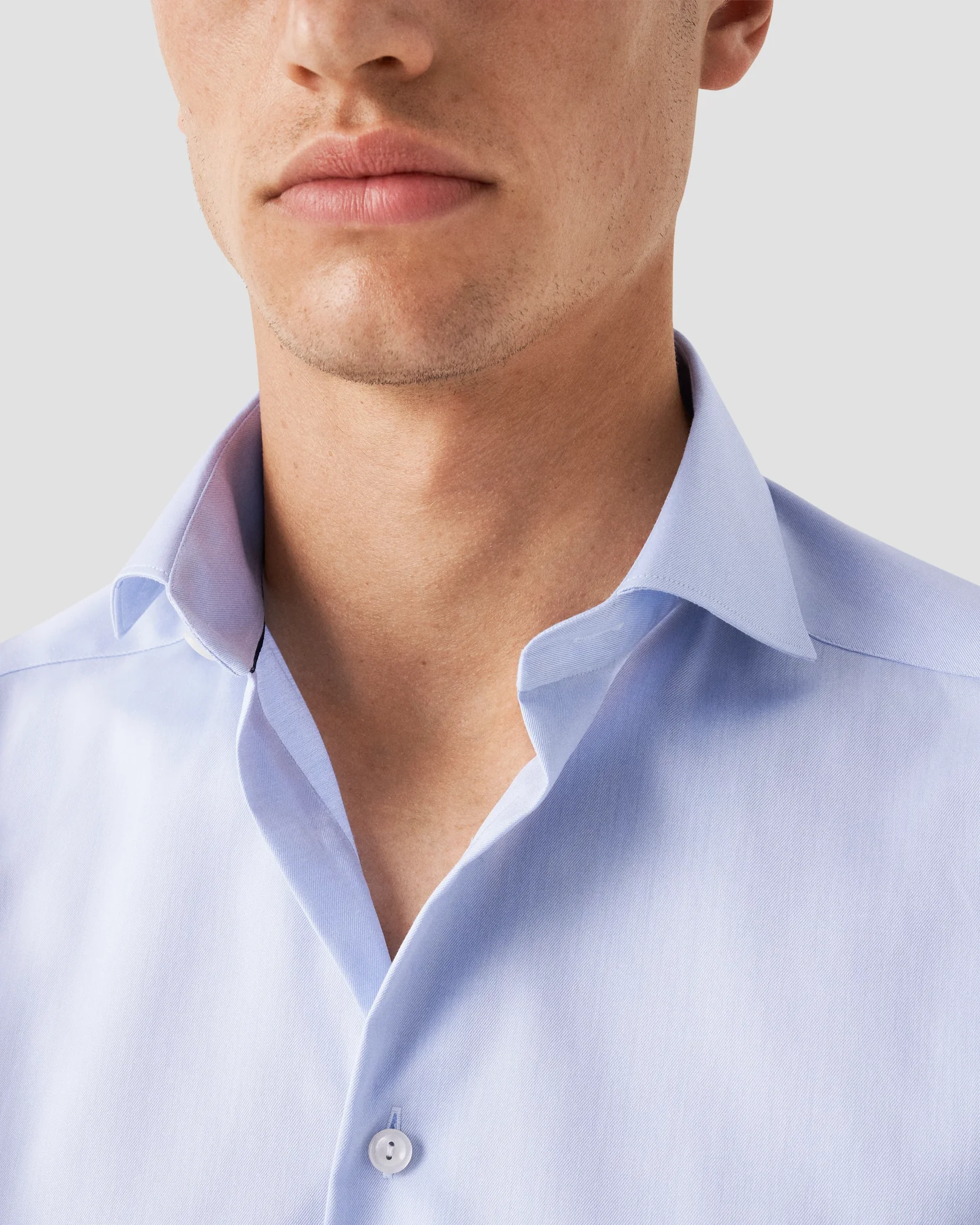 Eton - light blue signature twill wide spread collar