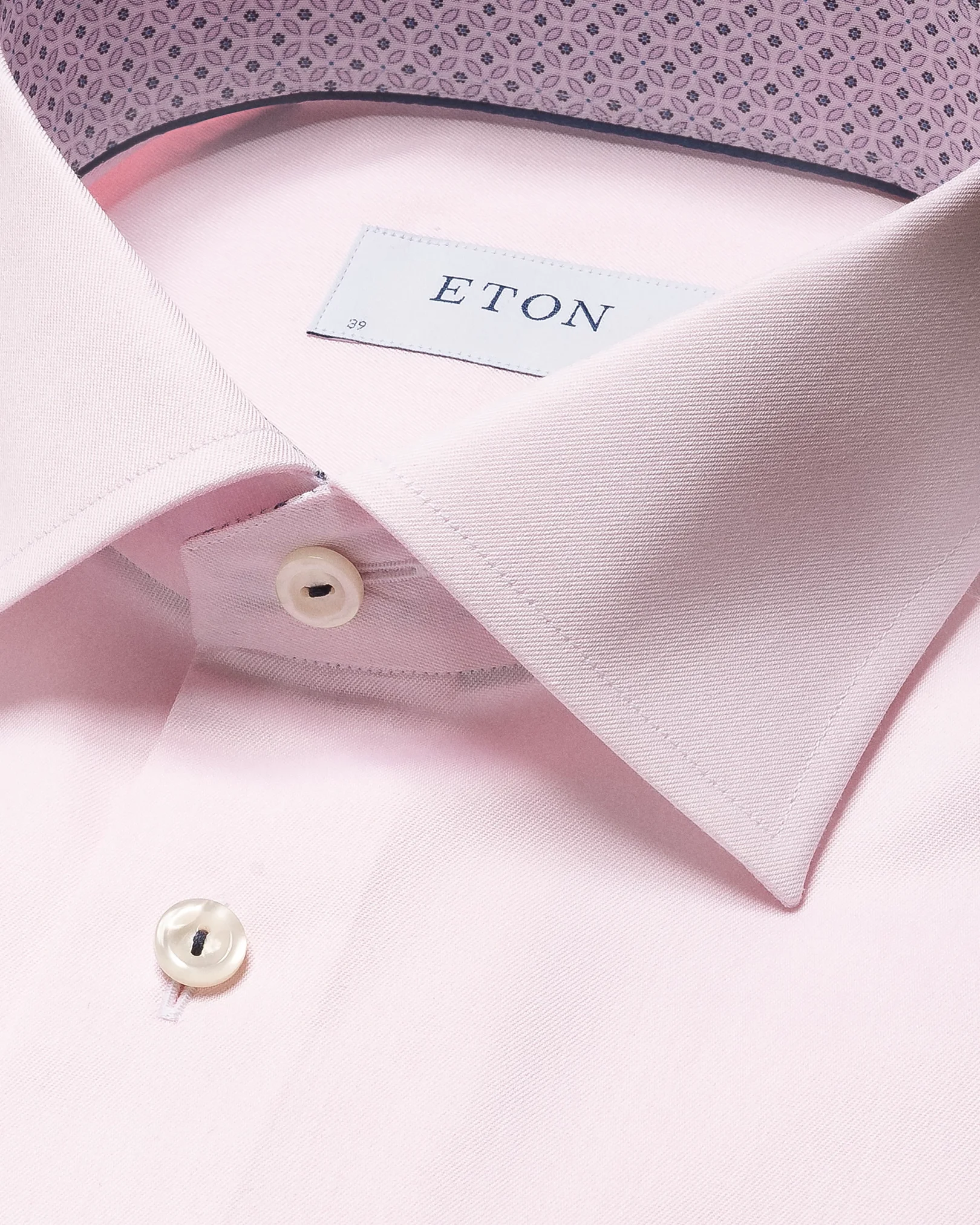 Eton - red signature twill cut away single slim