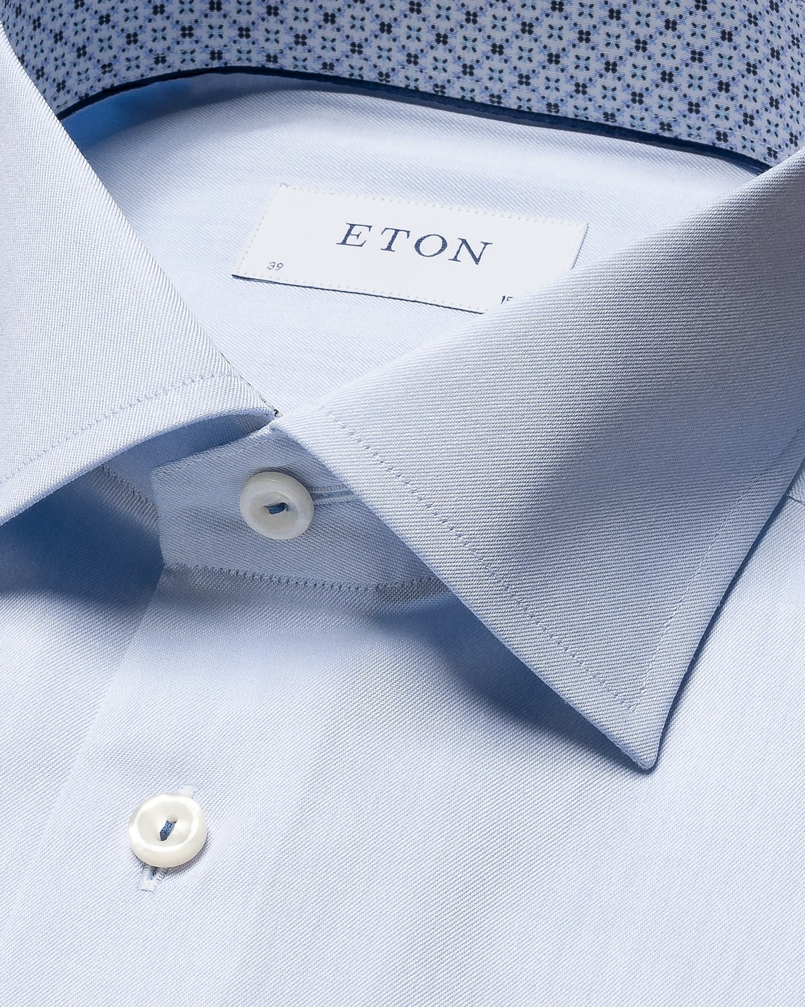 Eton - light blue signature twill cut away 238