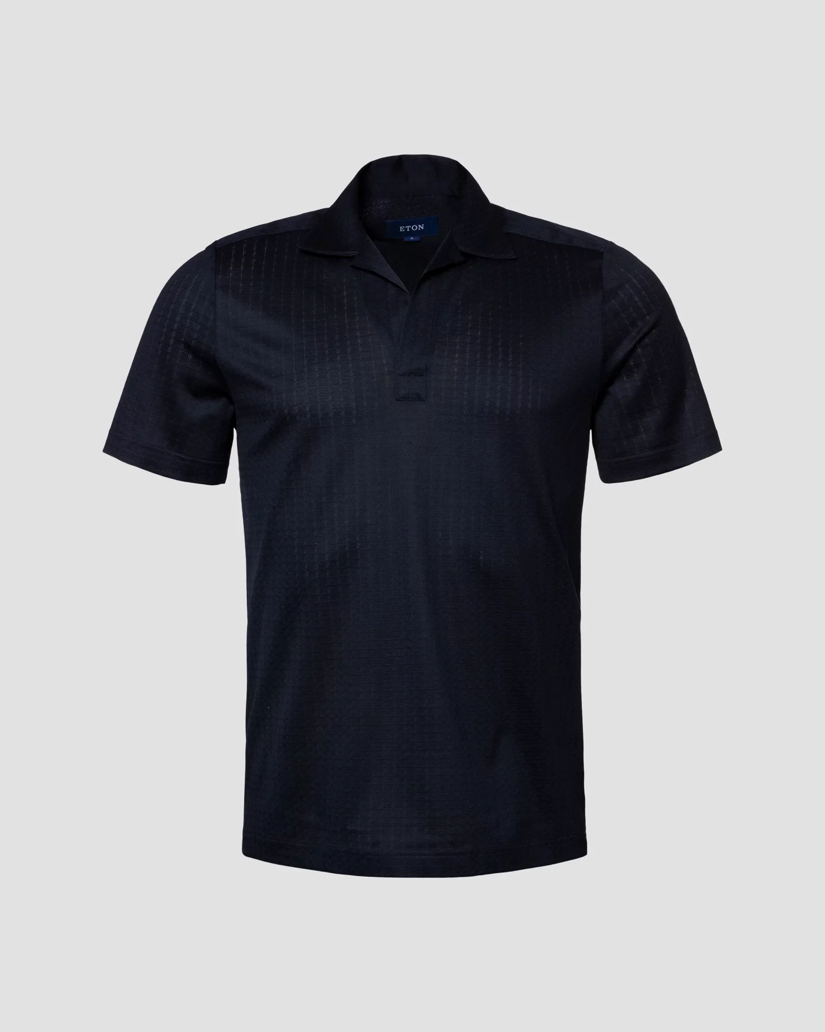 Mörkblå, kortärmad pikéskjorta med geometriskt mönster i jacquardtyg av Filo di Scozia