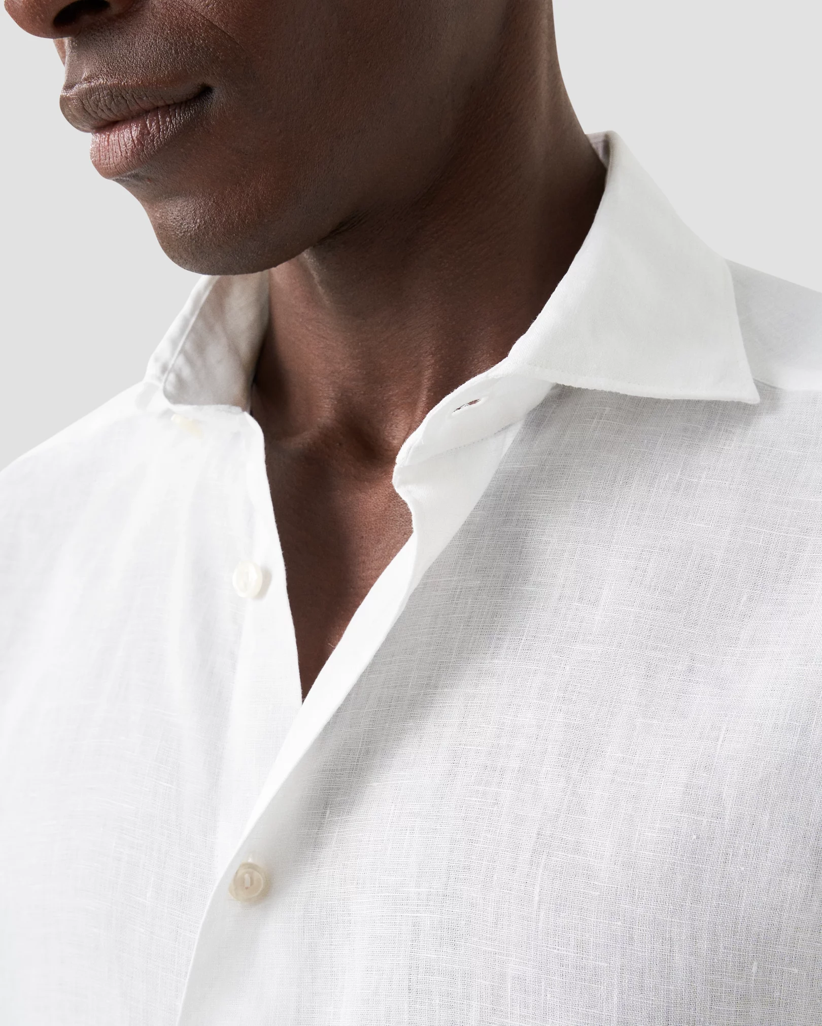Eton - white linen widespread collar