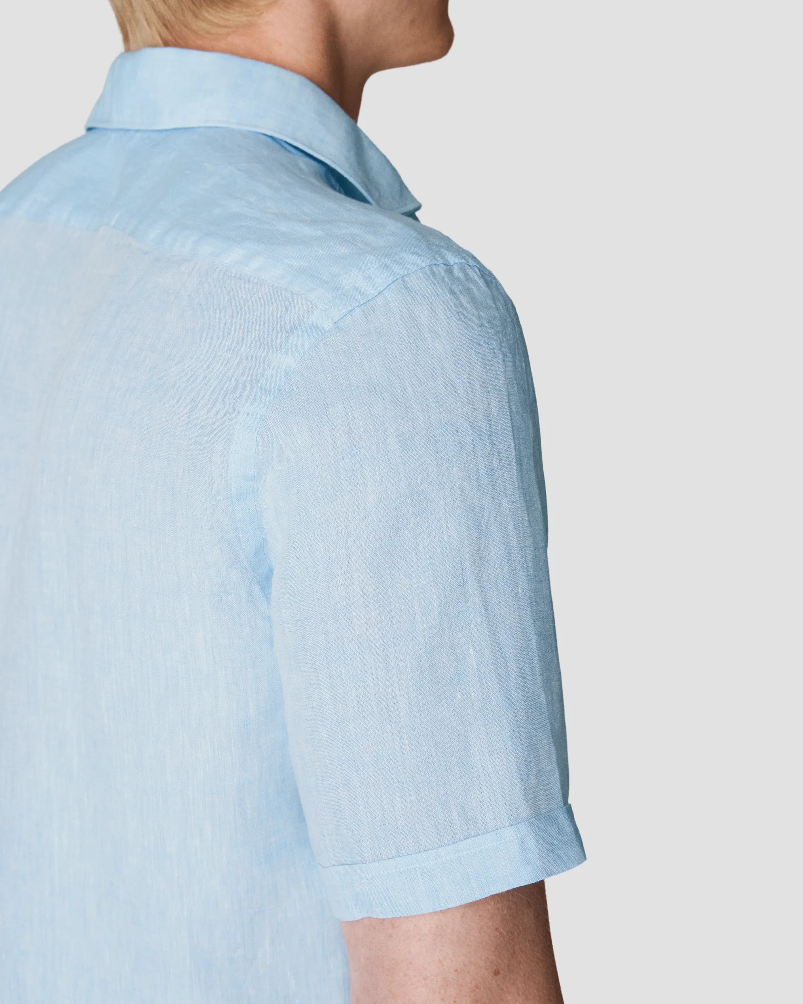 Eton - light blue linen wide spread turn up