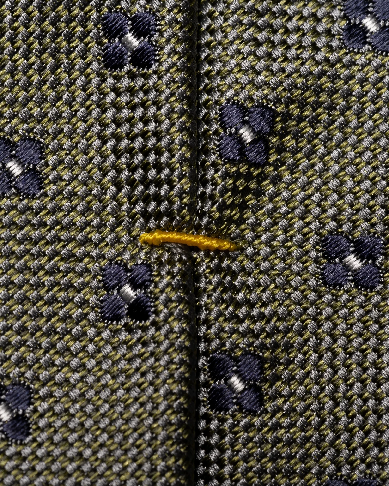 Hellgrüne Seidenkrawatte mit floralem Mini-Muster