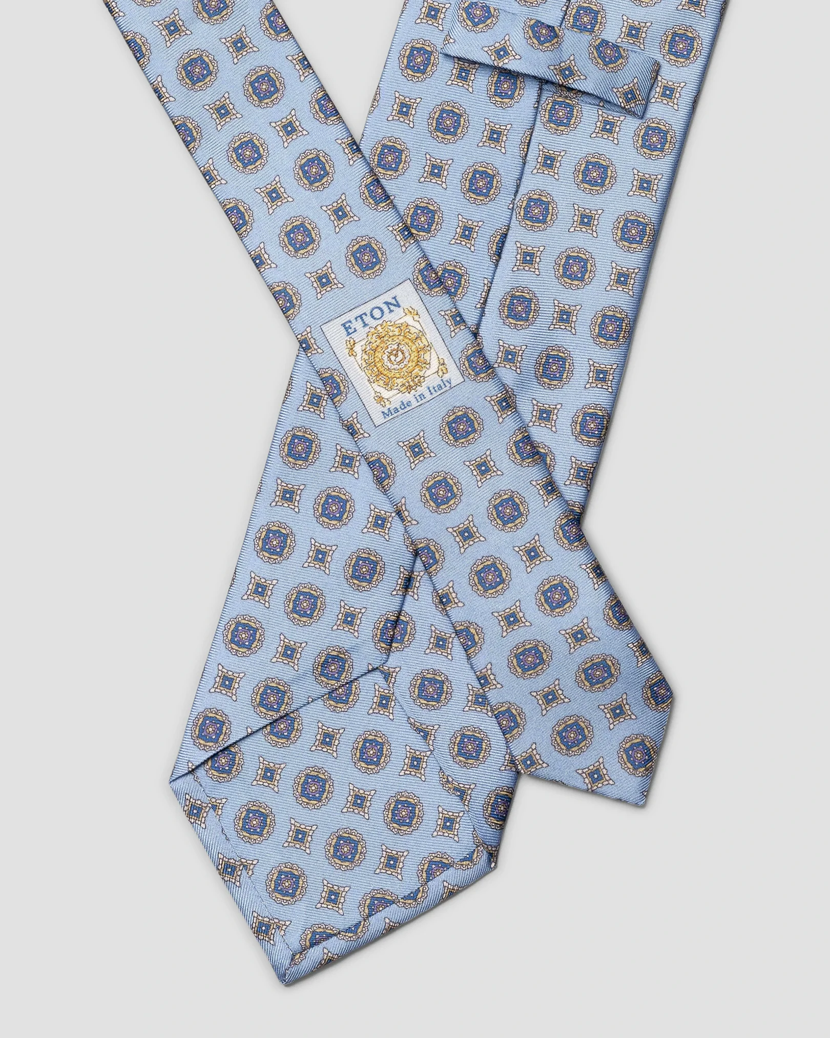 Eton - light blue medallion 266