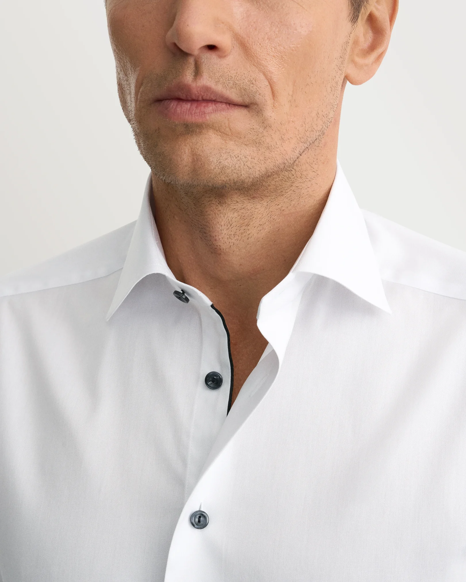 Eton - white signature twill contrast buttons