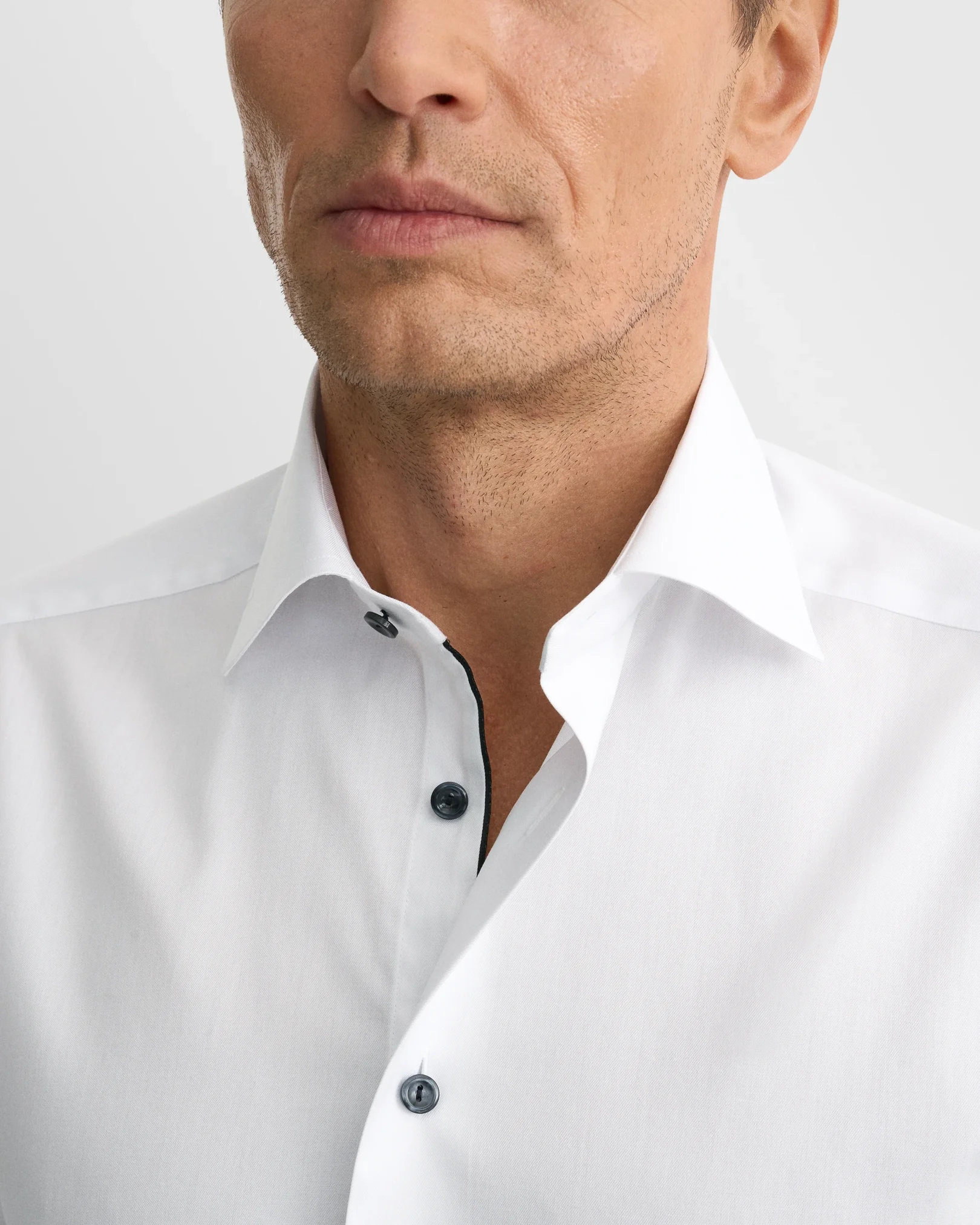 Eton - white signature twill contrast buttons