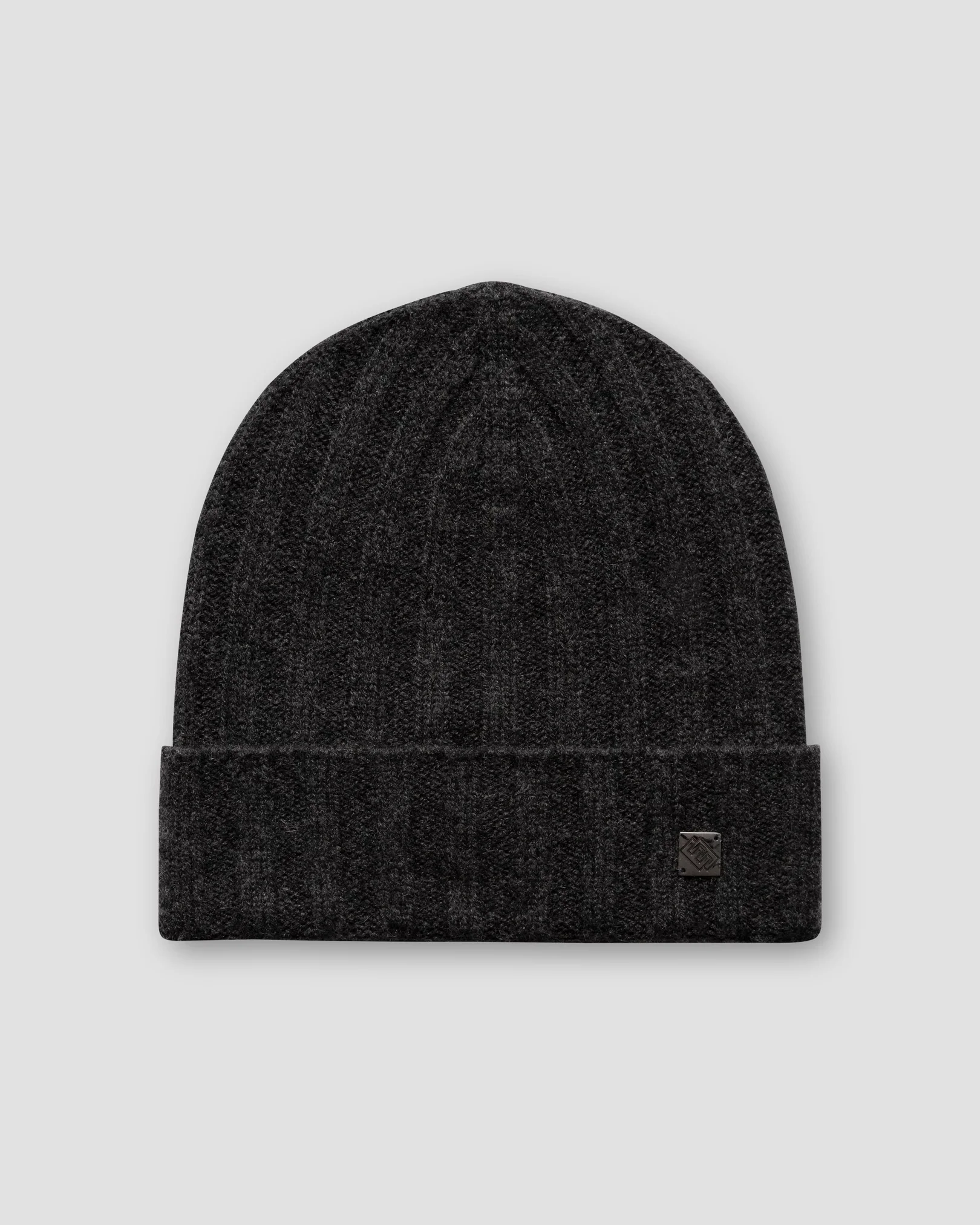 Eton - dark gray cashmere beanie logo detail