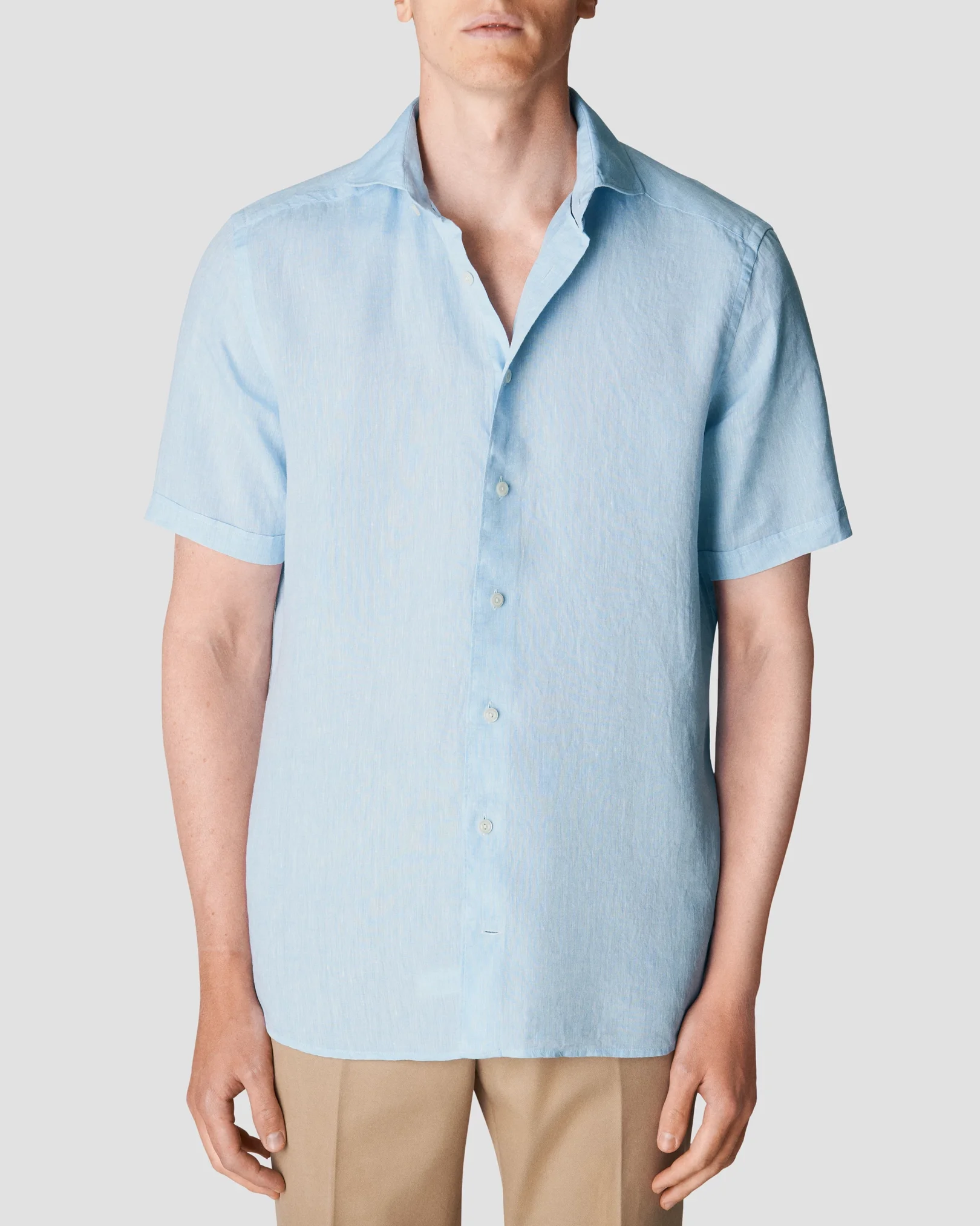 Eton - light blue linen wide spread turn up