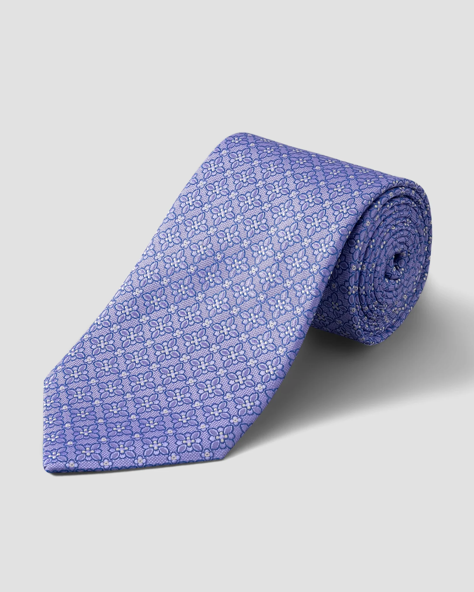 Cravate en soie violette motifs floraux
