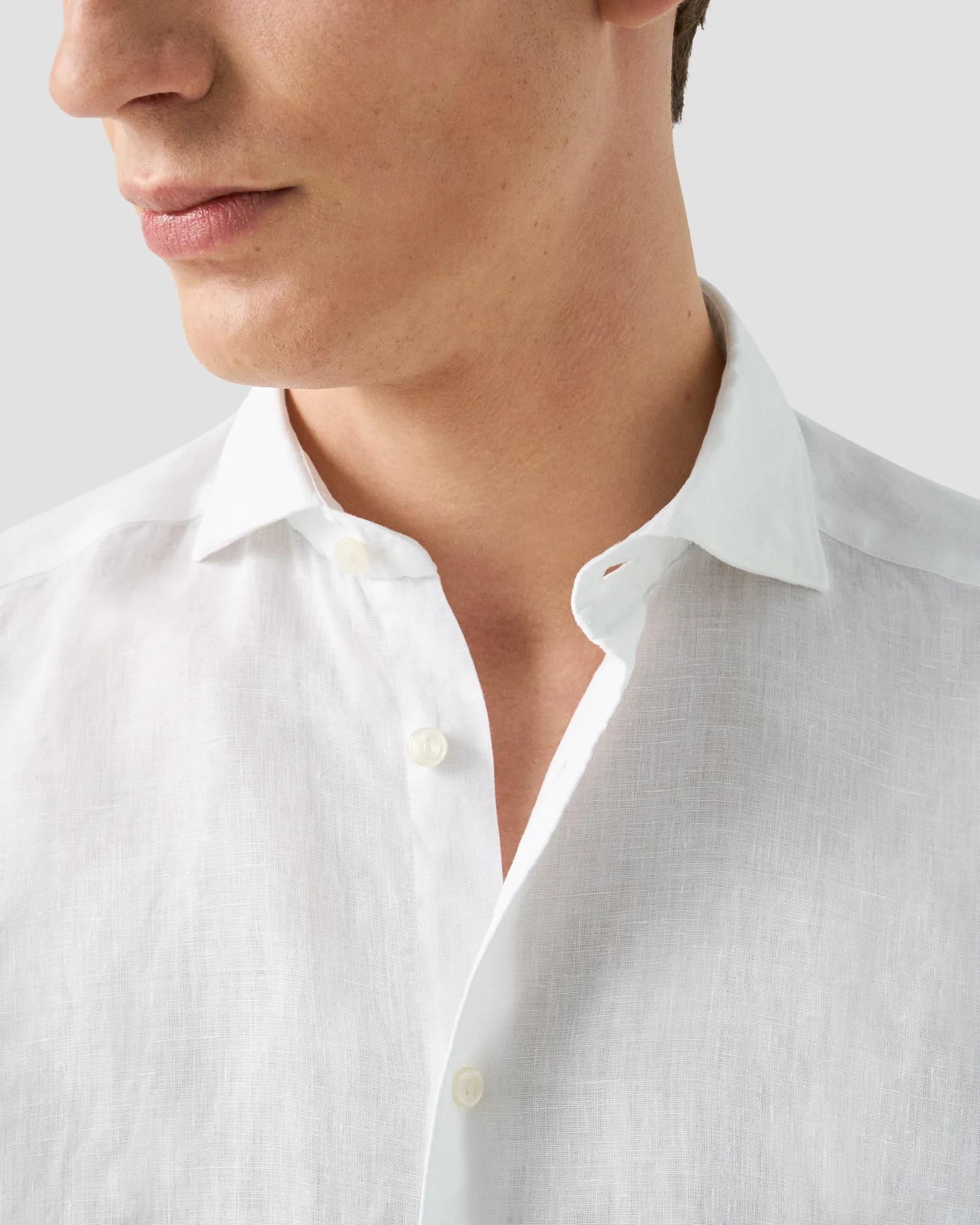 Eton - white linen widespread collar