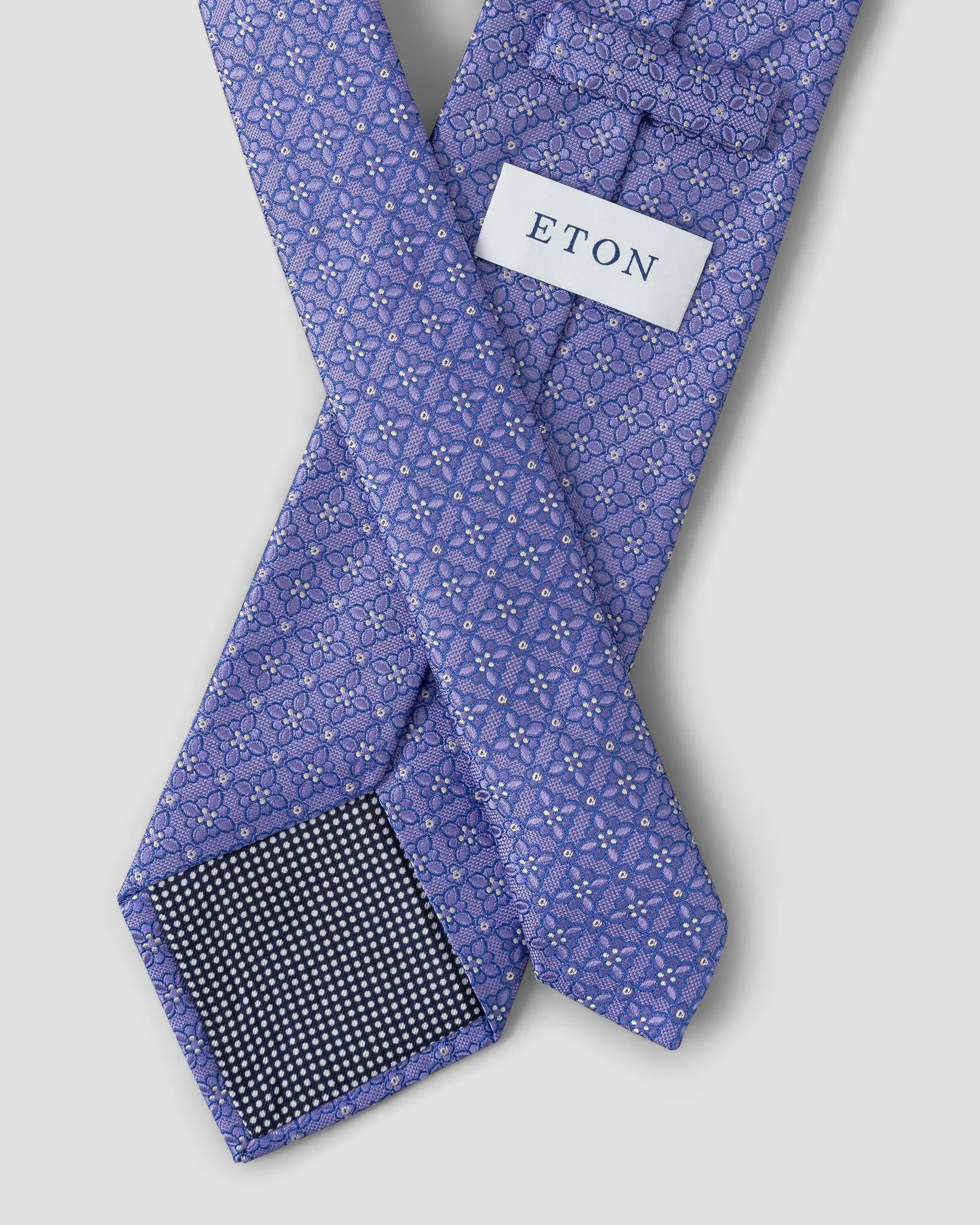 Cravate en soie violette motifs floraux