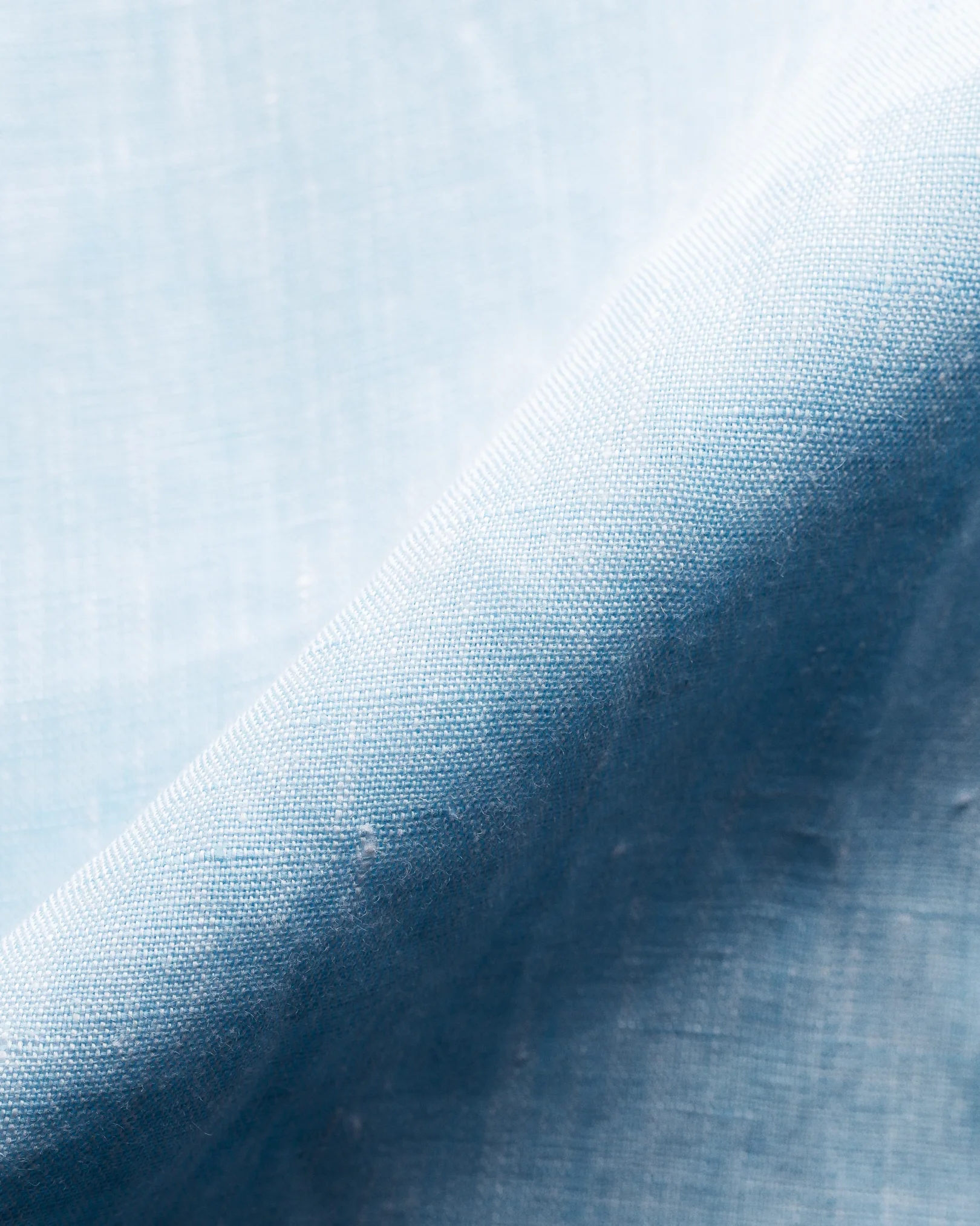 Eton - light blue linen buttondown