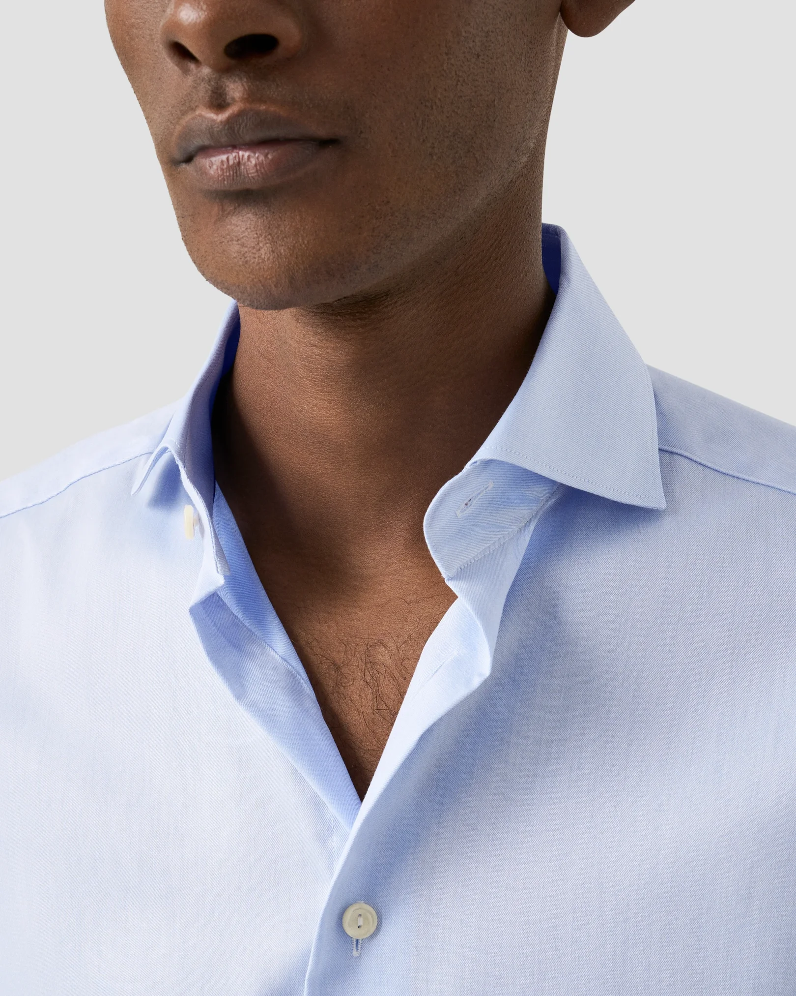 Eton - Chemise bleu clair en twill signature – Col italien