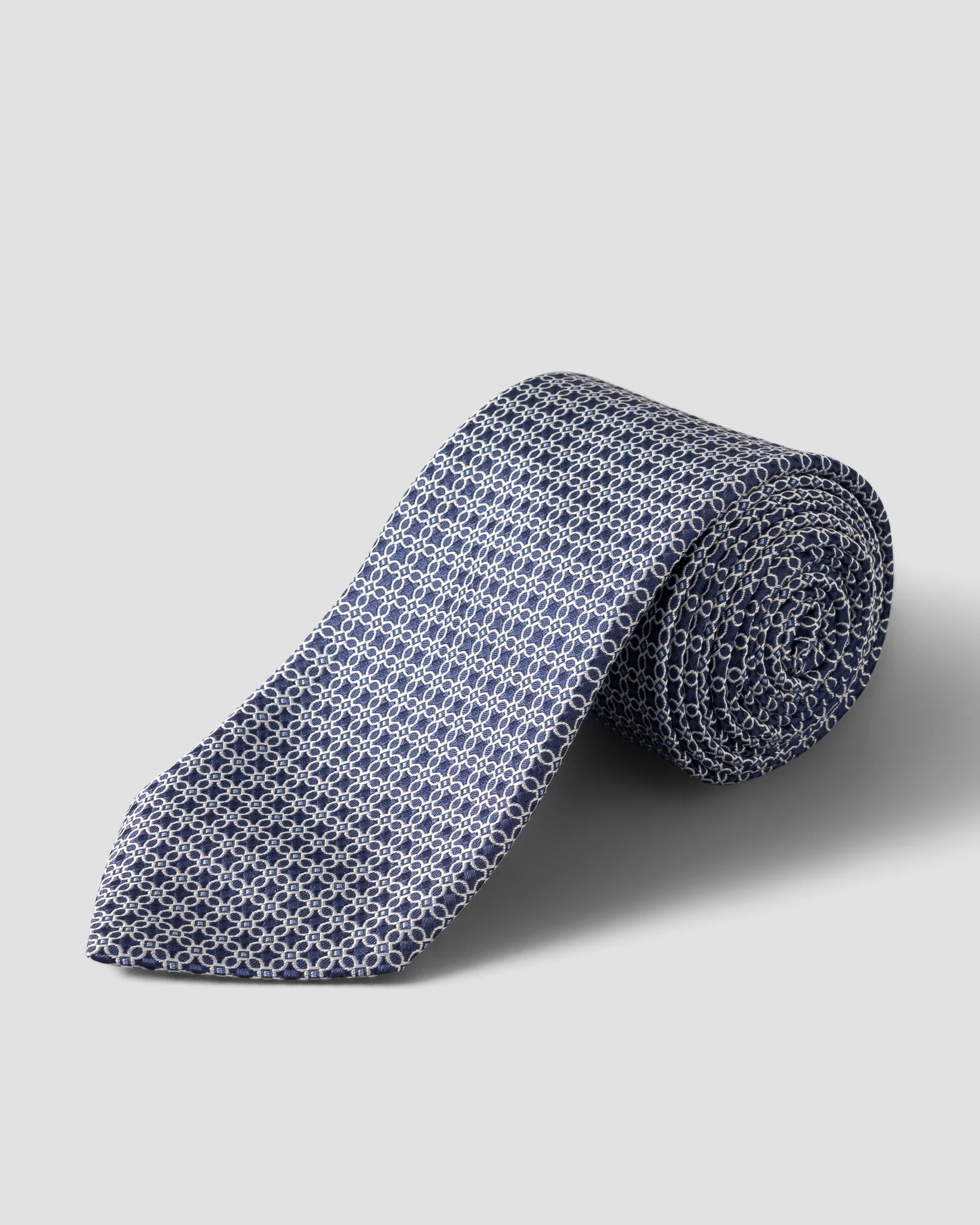 Cravate en soie imprimé géométrique bleu marine