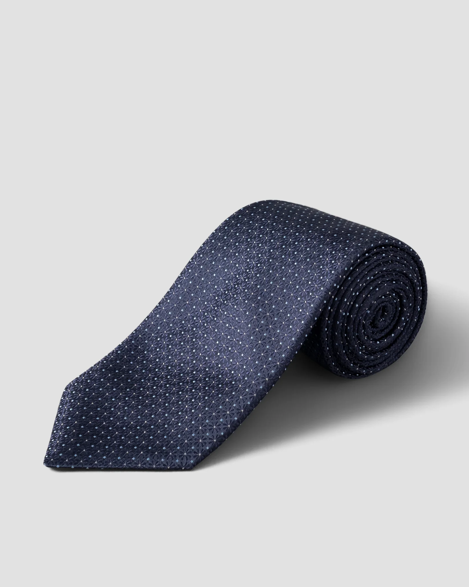 Cravate en soie imprimé floral bleu marine