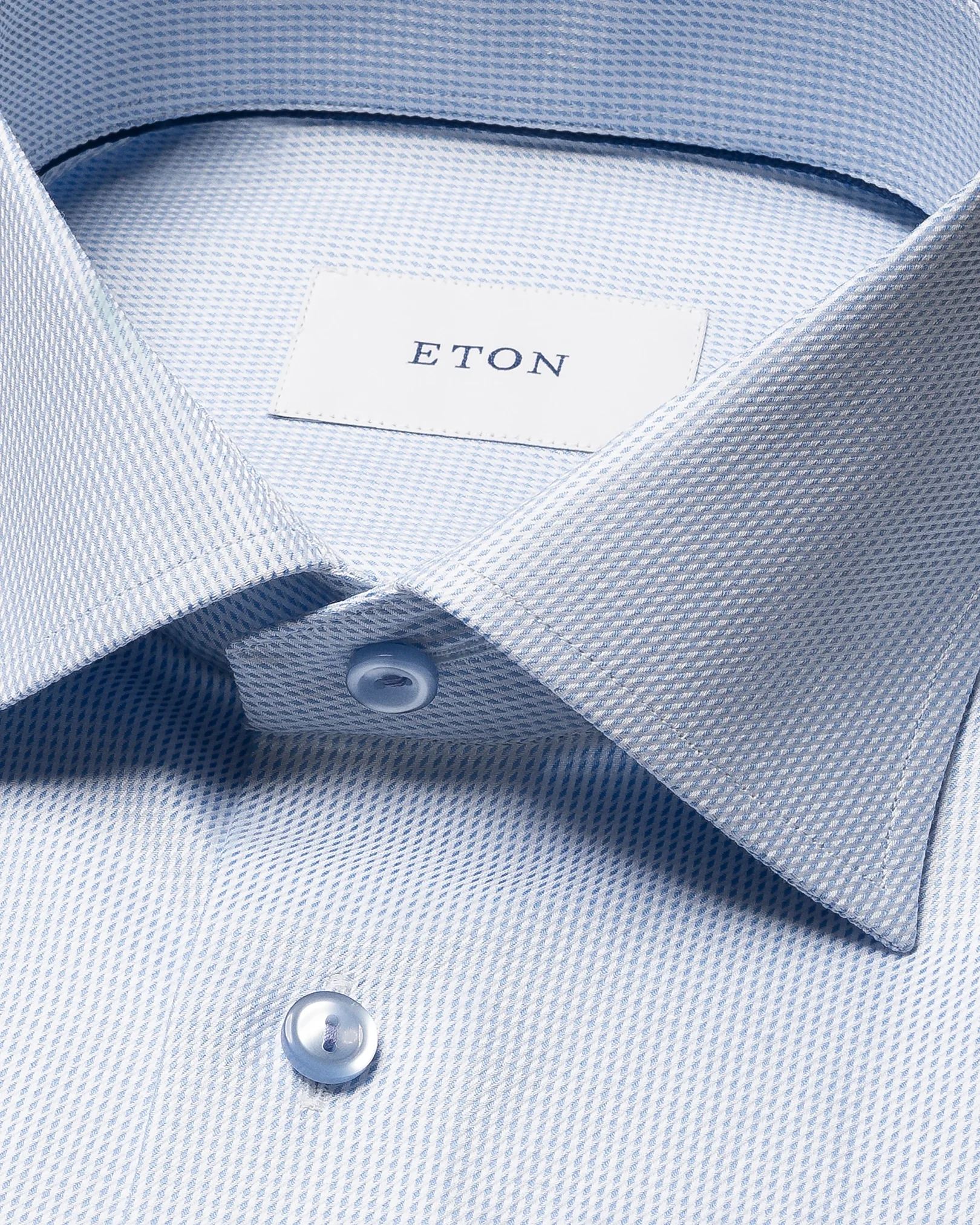 Eton - light blue semi solid signature twill 261