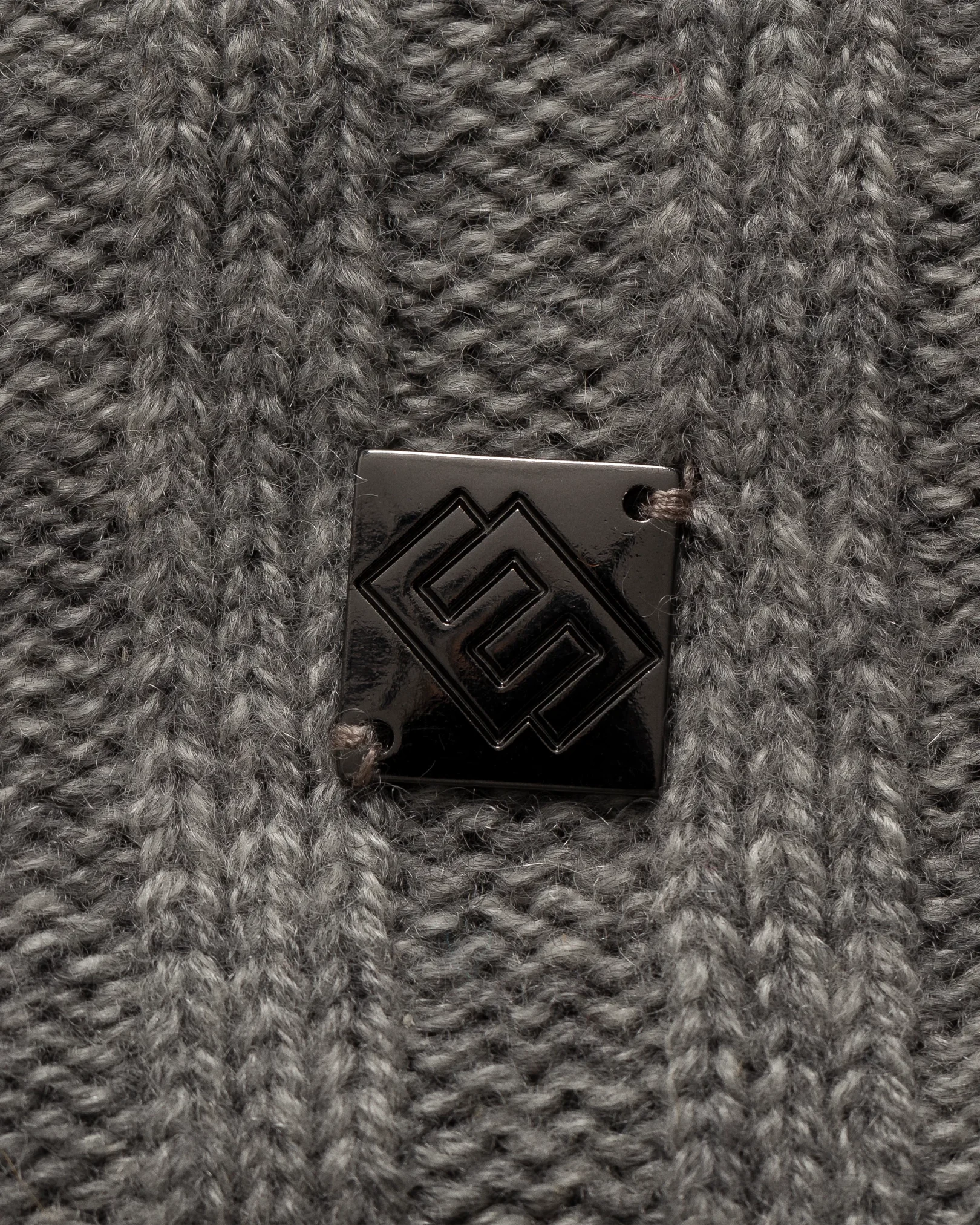 Eton - gray cashmere beanie logo detail