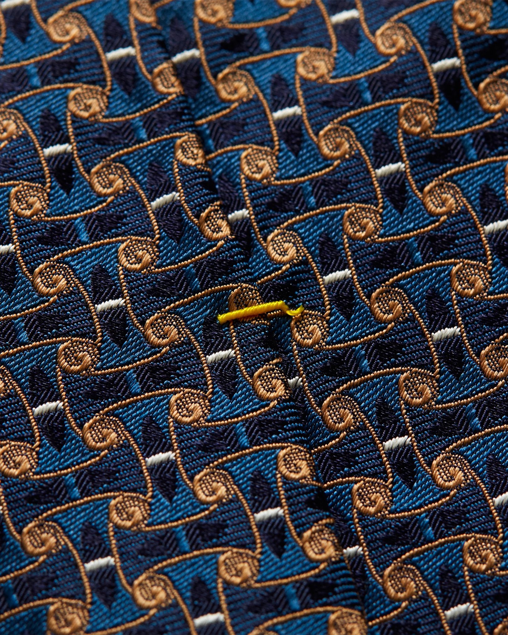 Eton - dark green chain pattern