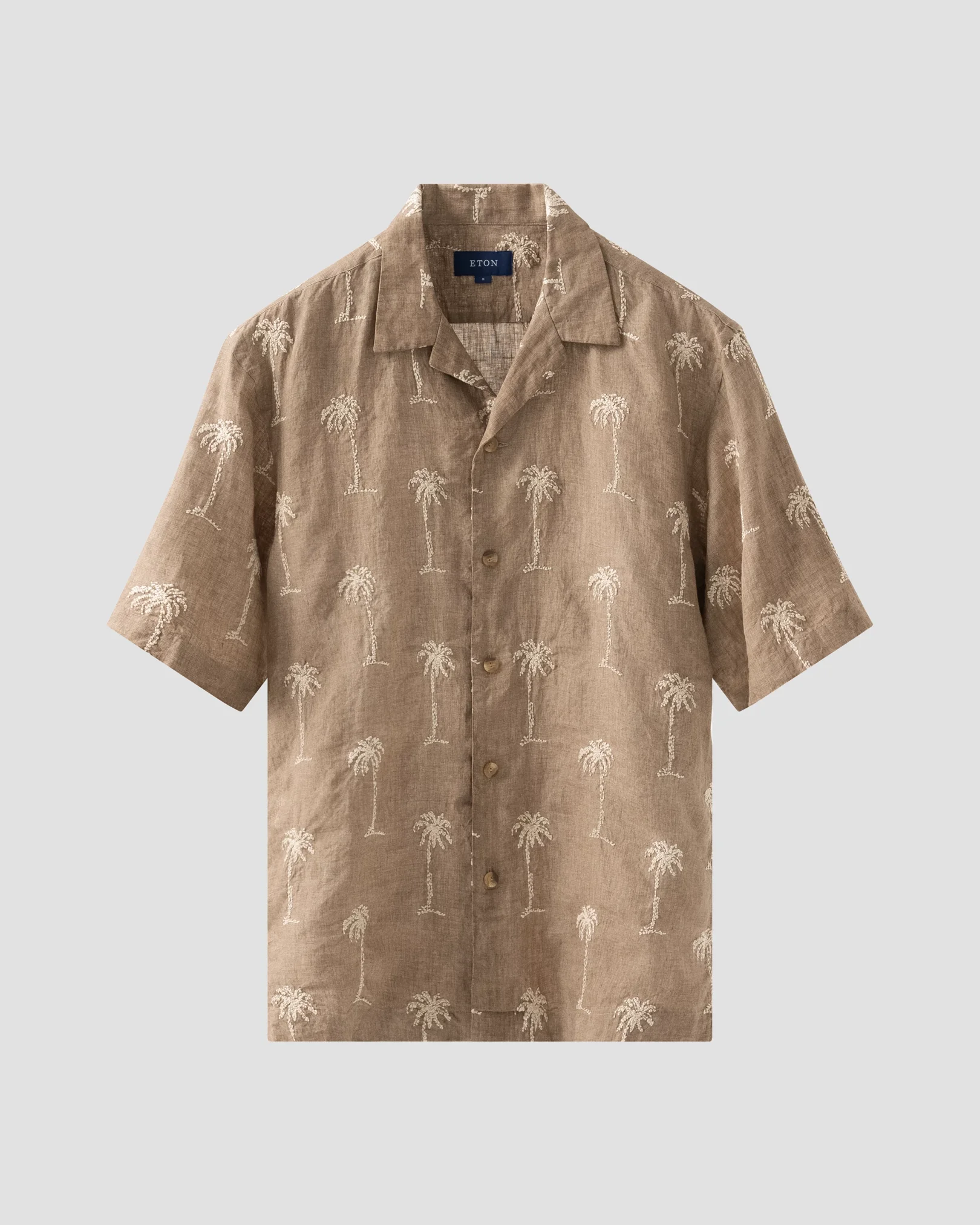 Brun resortskjorta med broderat palmmönster