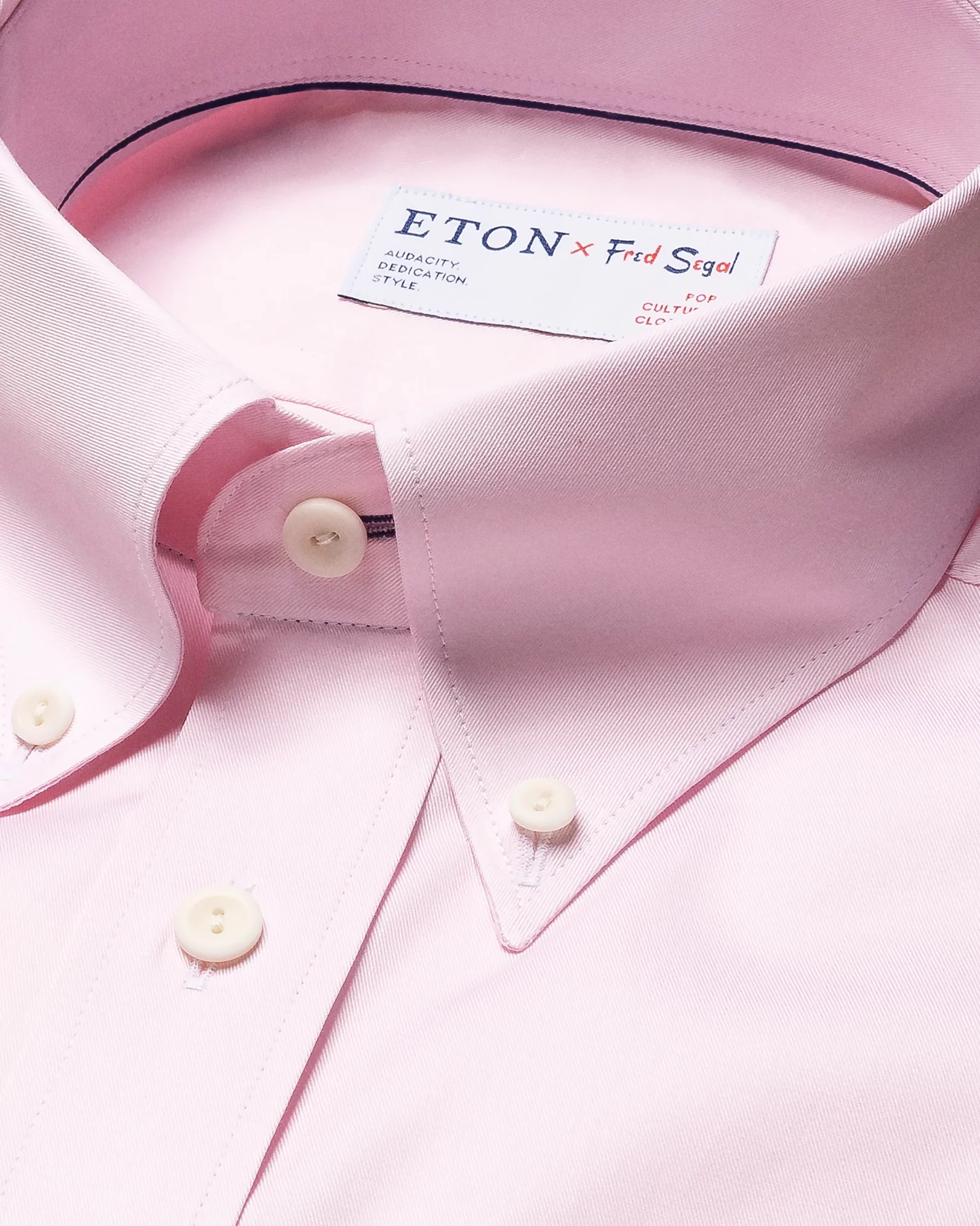 핑크 패치워크 셔츠 – 콘트라스트 디테일
