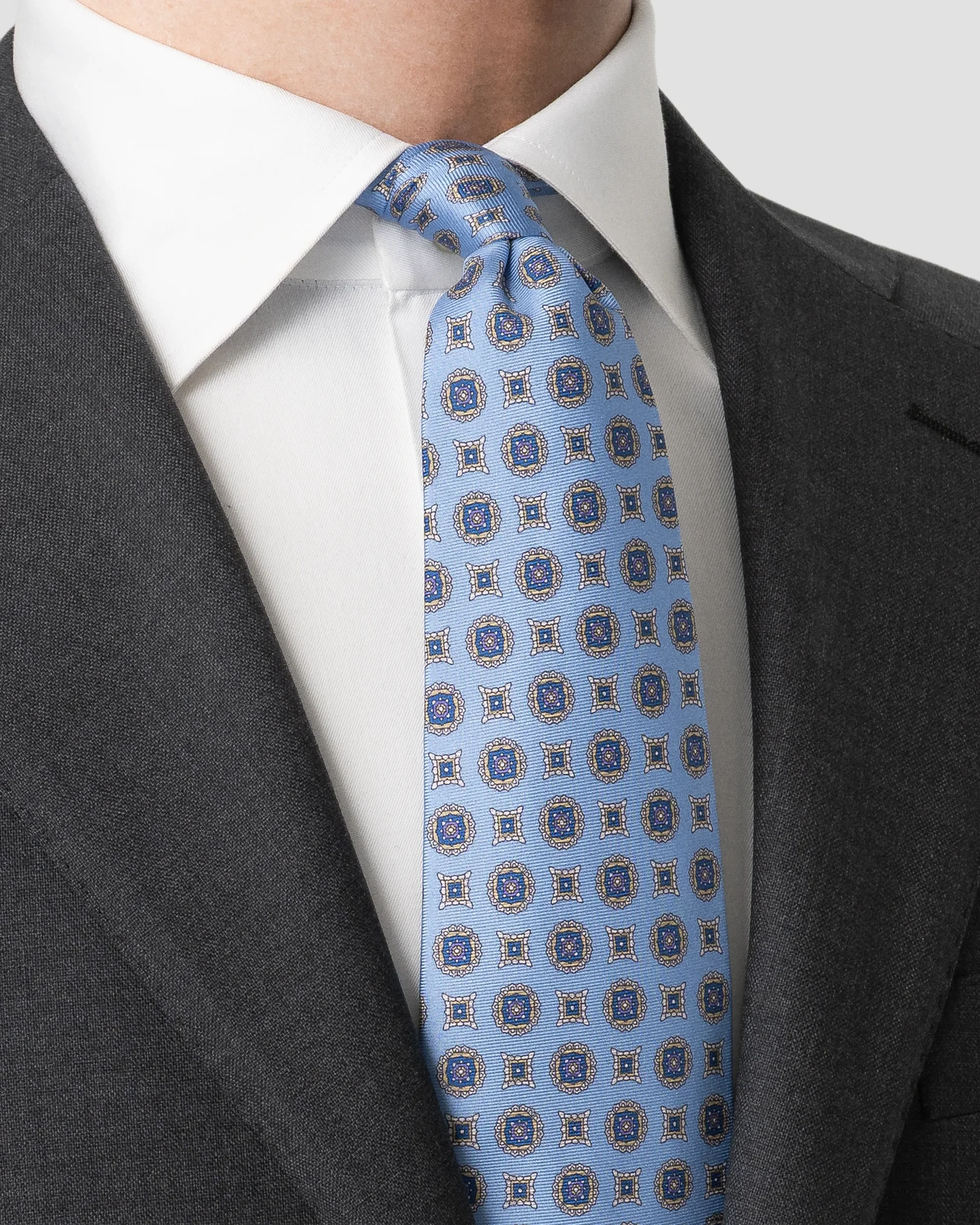 Eton - light blue medallion 266