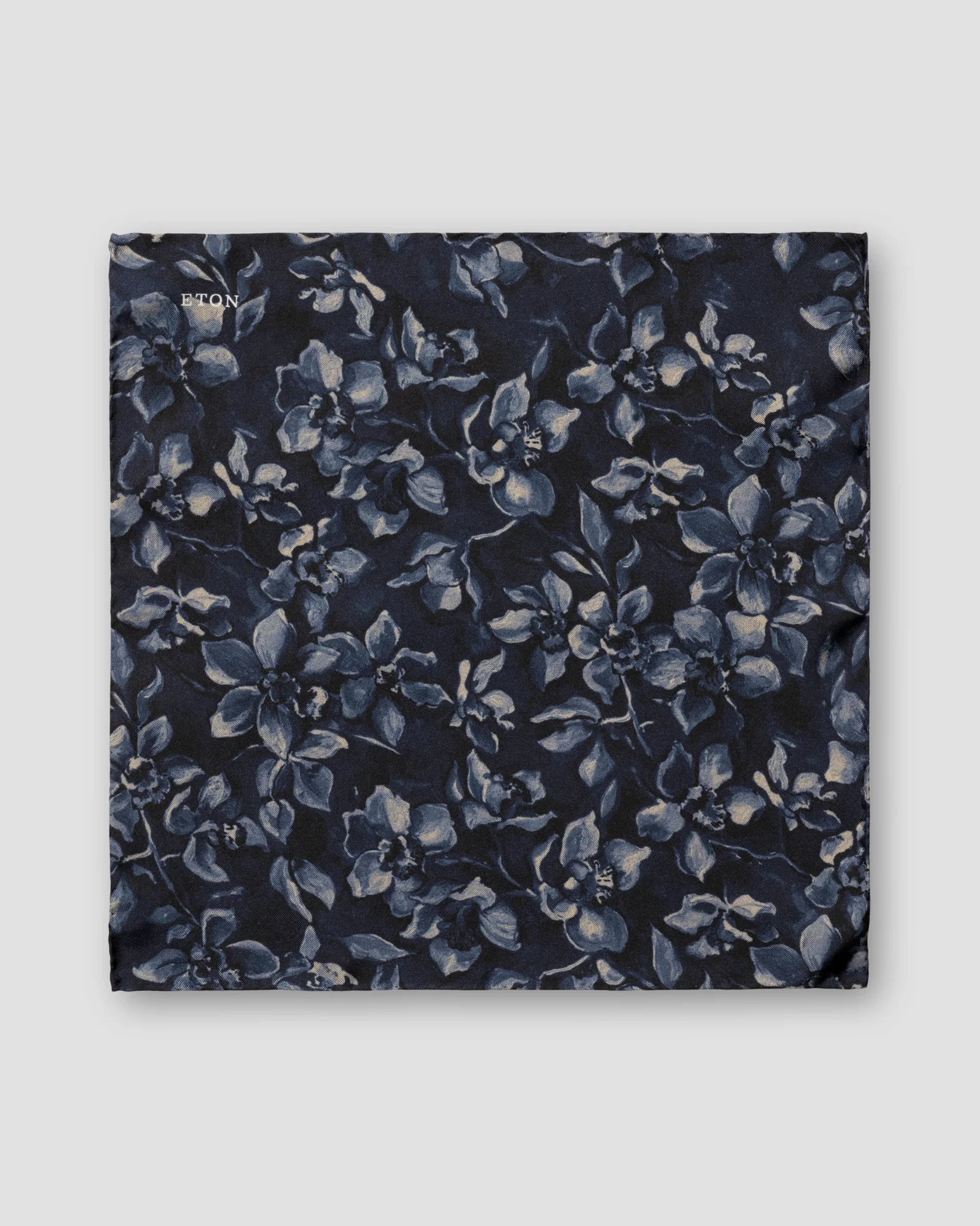 Pochette en soie imprimé floral bleu marine