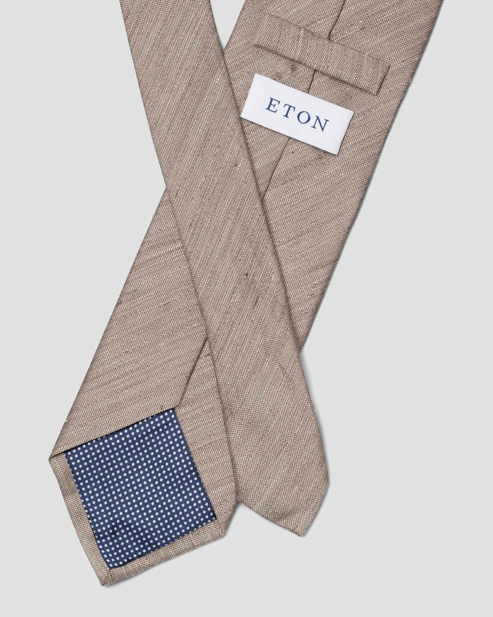 Ljusbrun slips i siden och linne