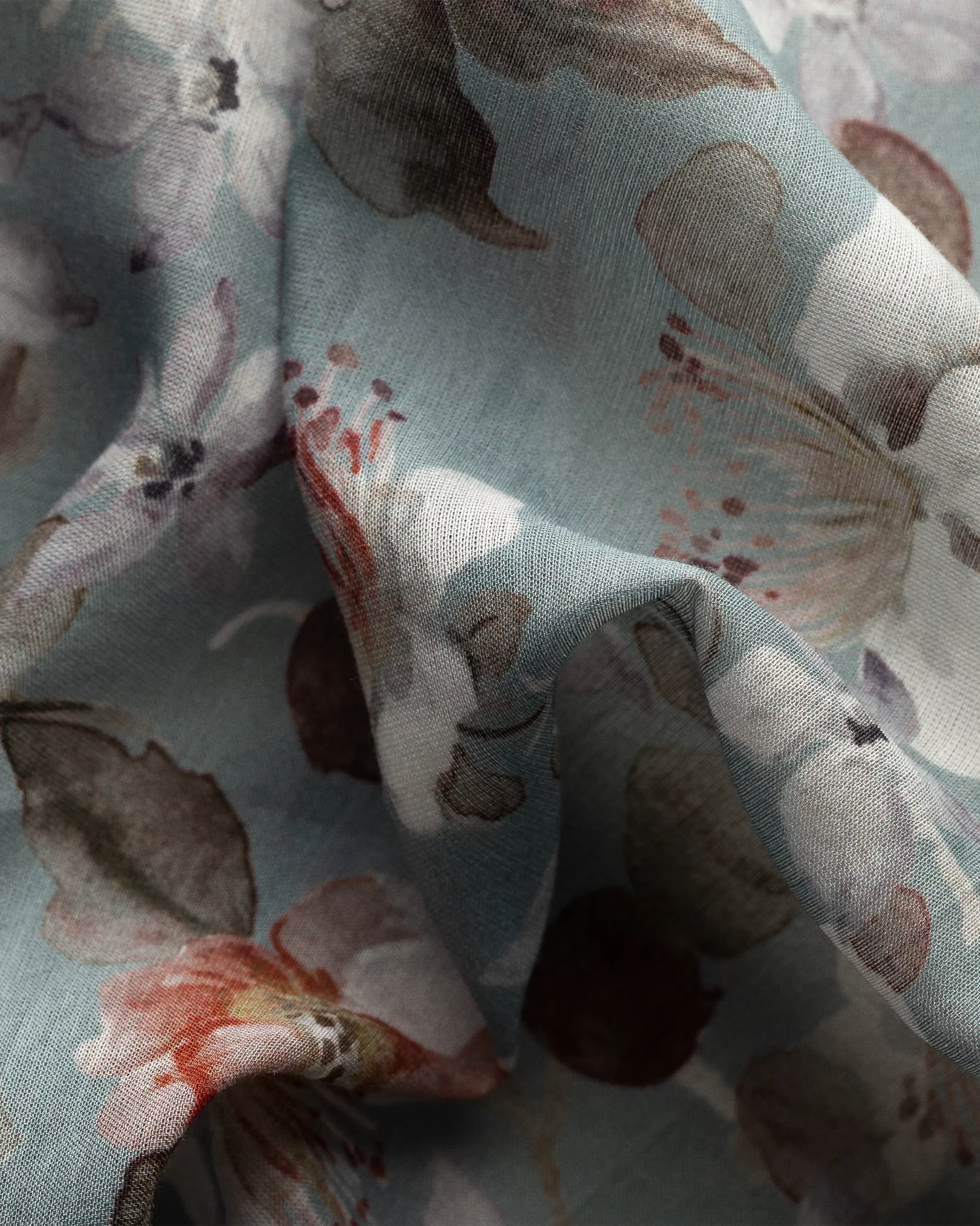 Blaues Baumwoll-Seiden-Bandana mit floralem Muster