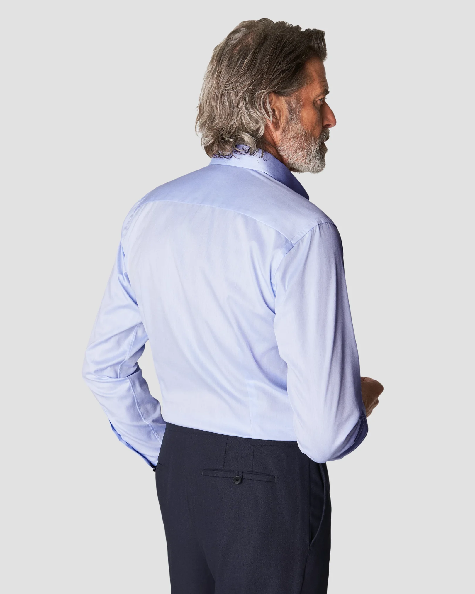 Eton - light blue signature twill cutaway special details