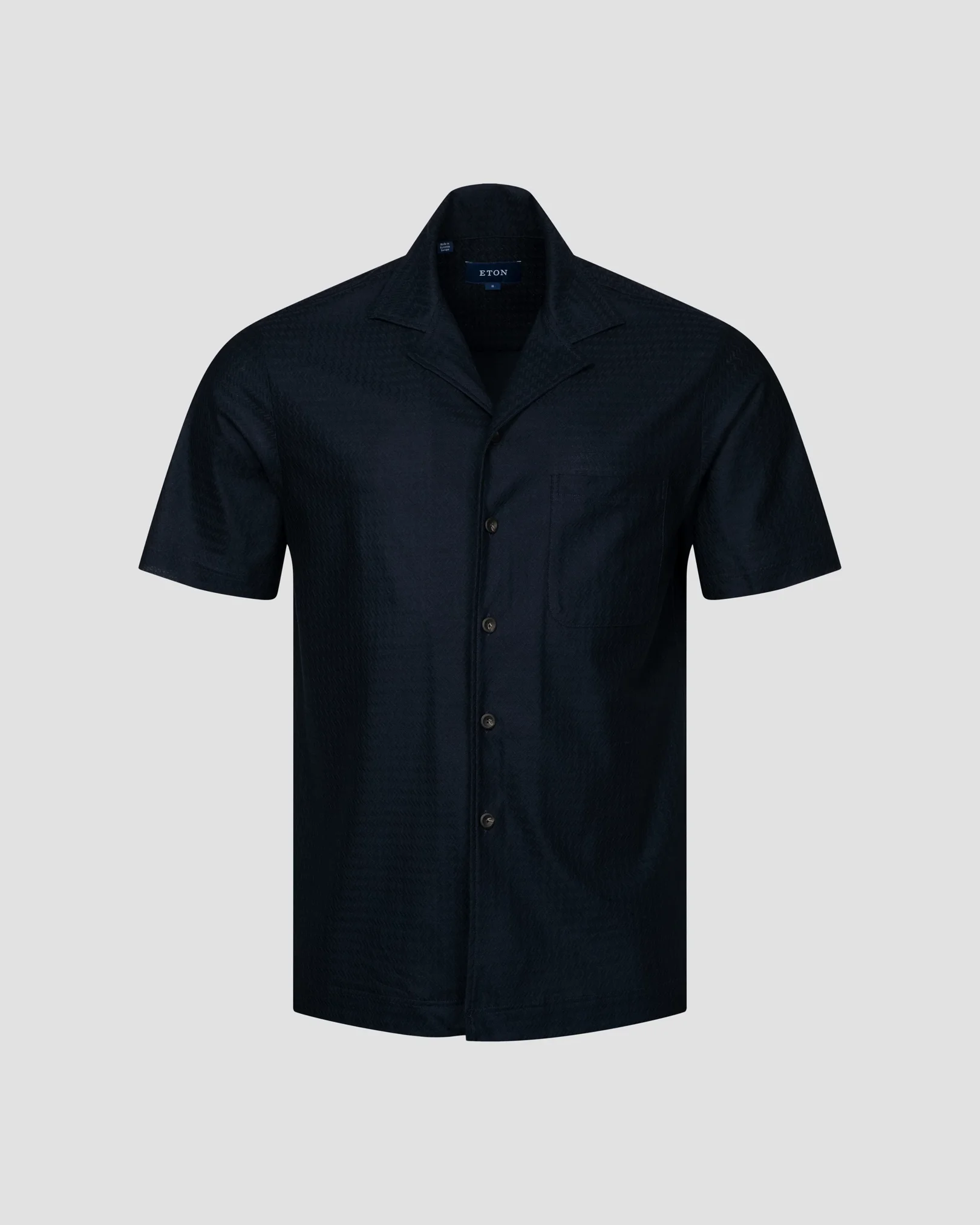 Marinblå, stickad resortskjorta i jacquard