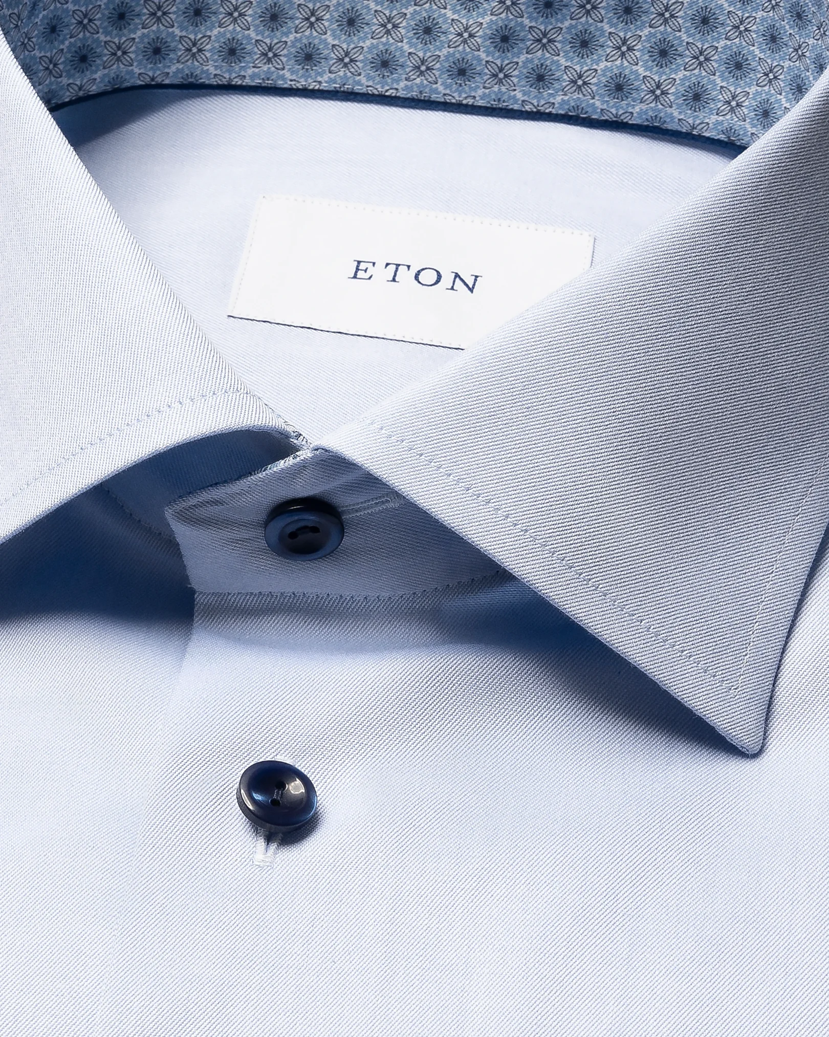 Eton - medallion effect signature twill 256