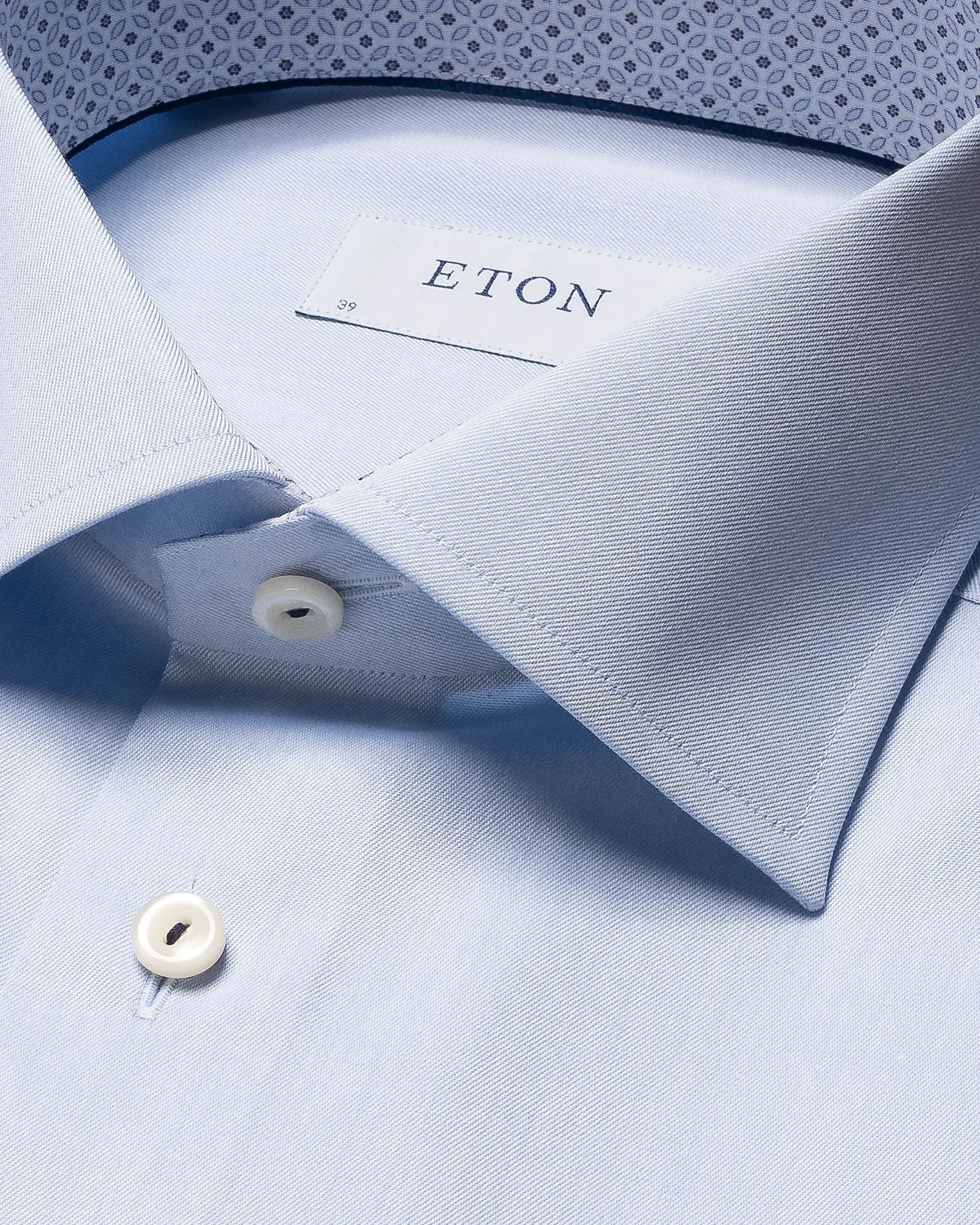 Eton - lightblue signature twill contrast details