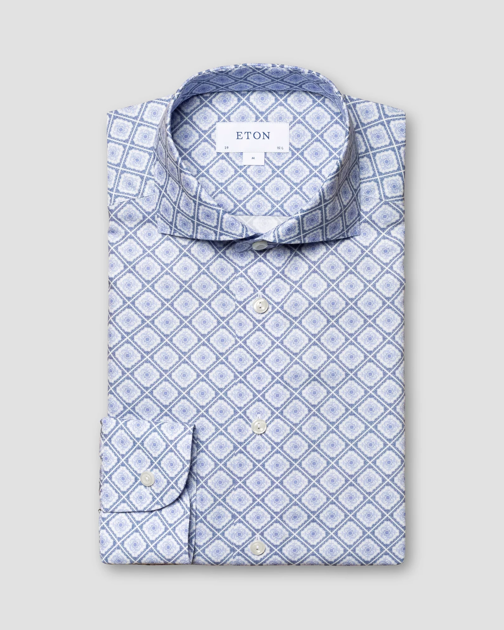 Blaues Twill-Hemd mit Medaillon-Print