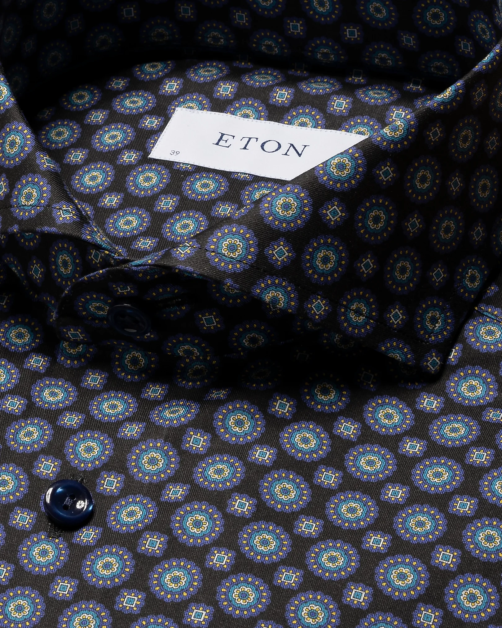 Eton - extreme cut away black signature twill