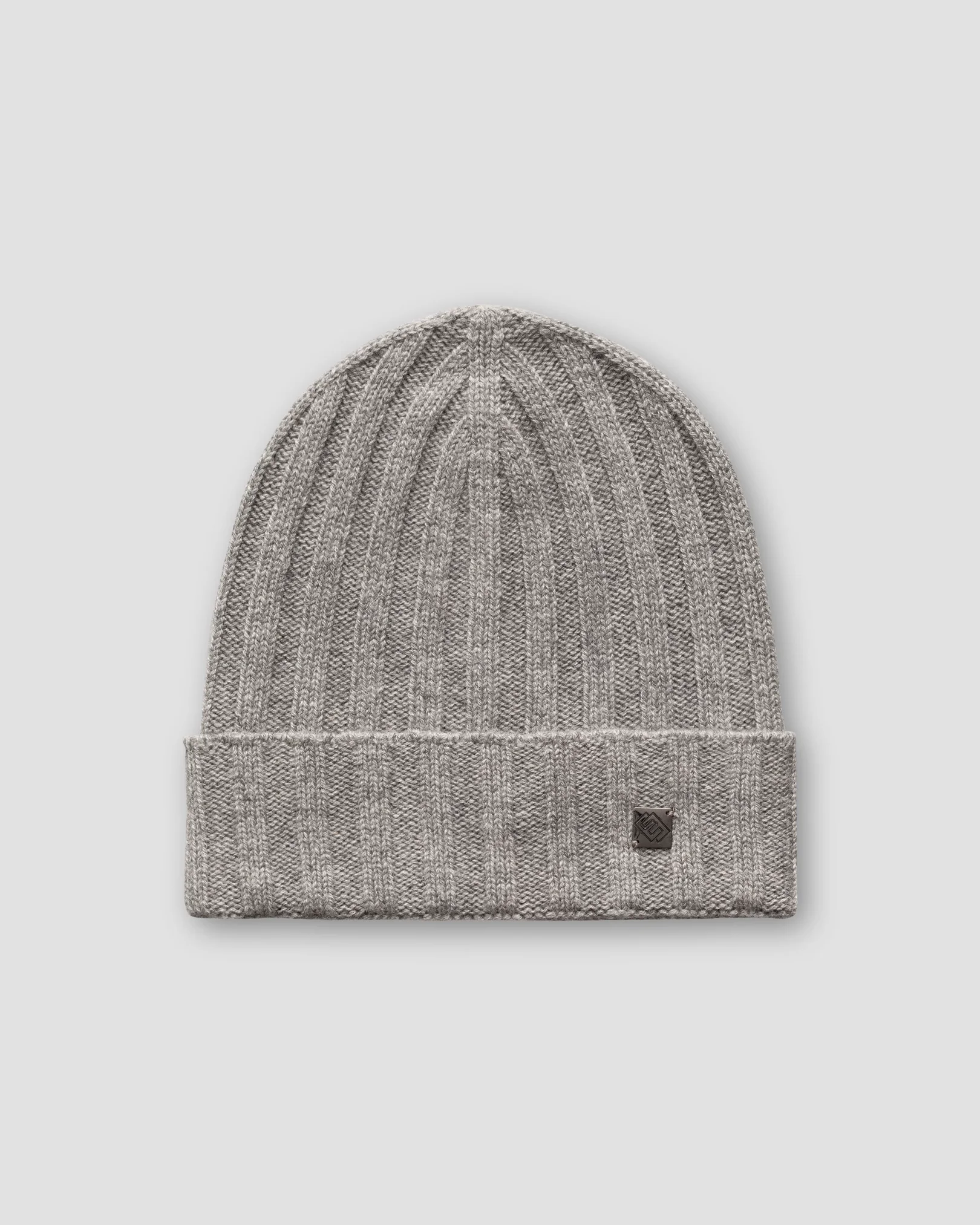 Eton - gray cashmere beanie logo detail