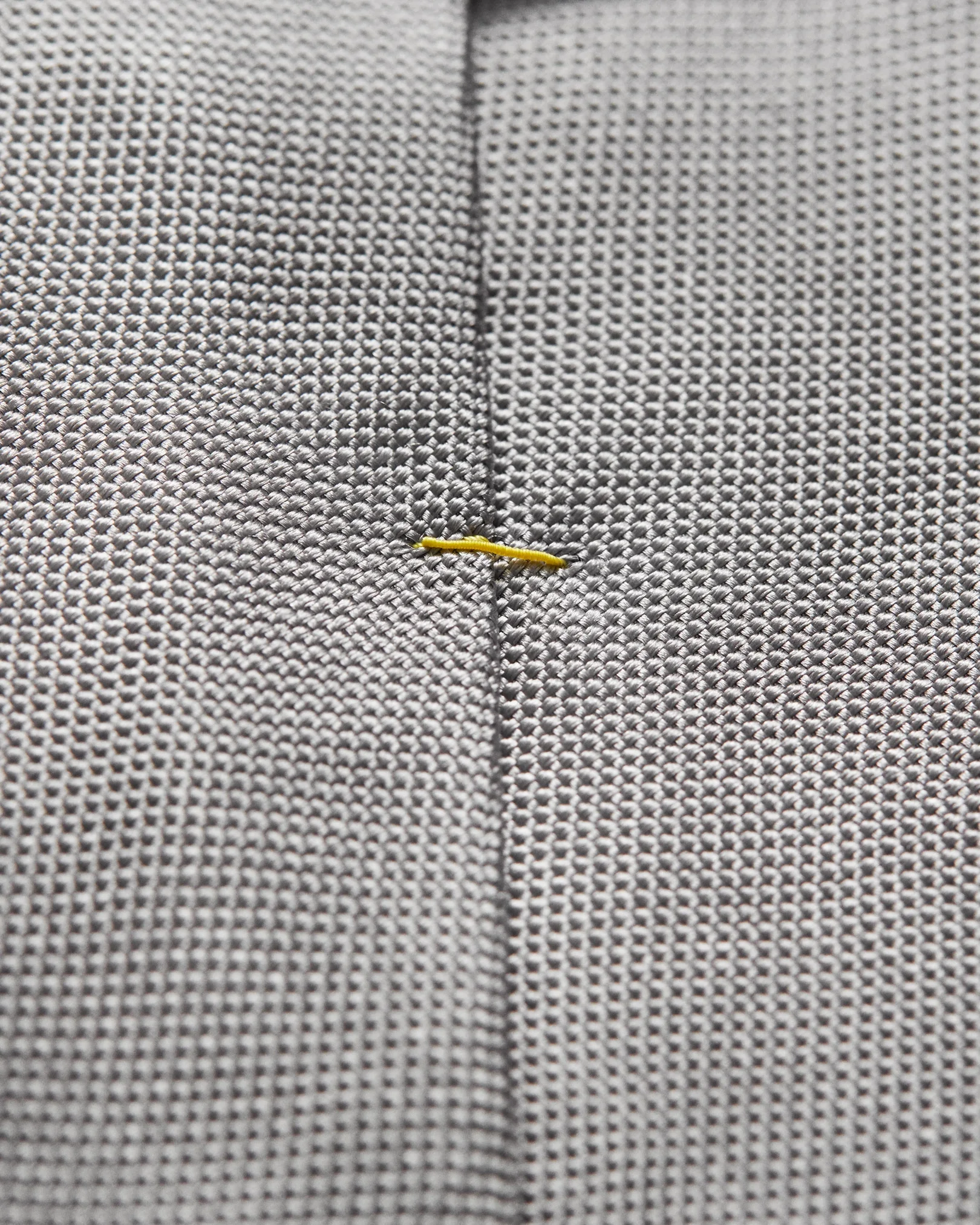 Graue Krawatte mit Flechtstruktur