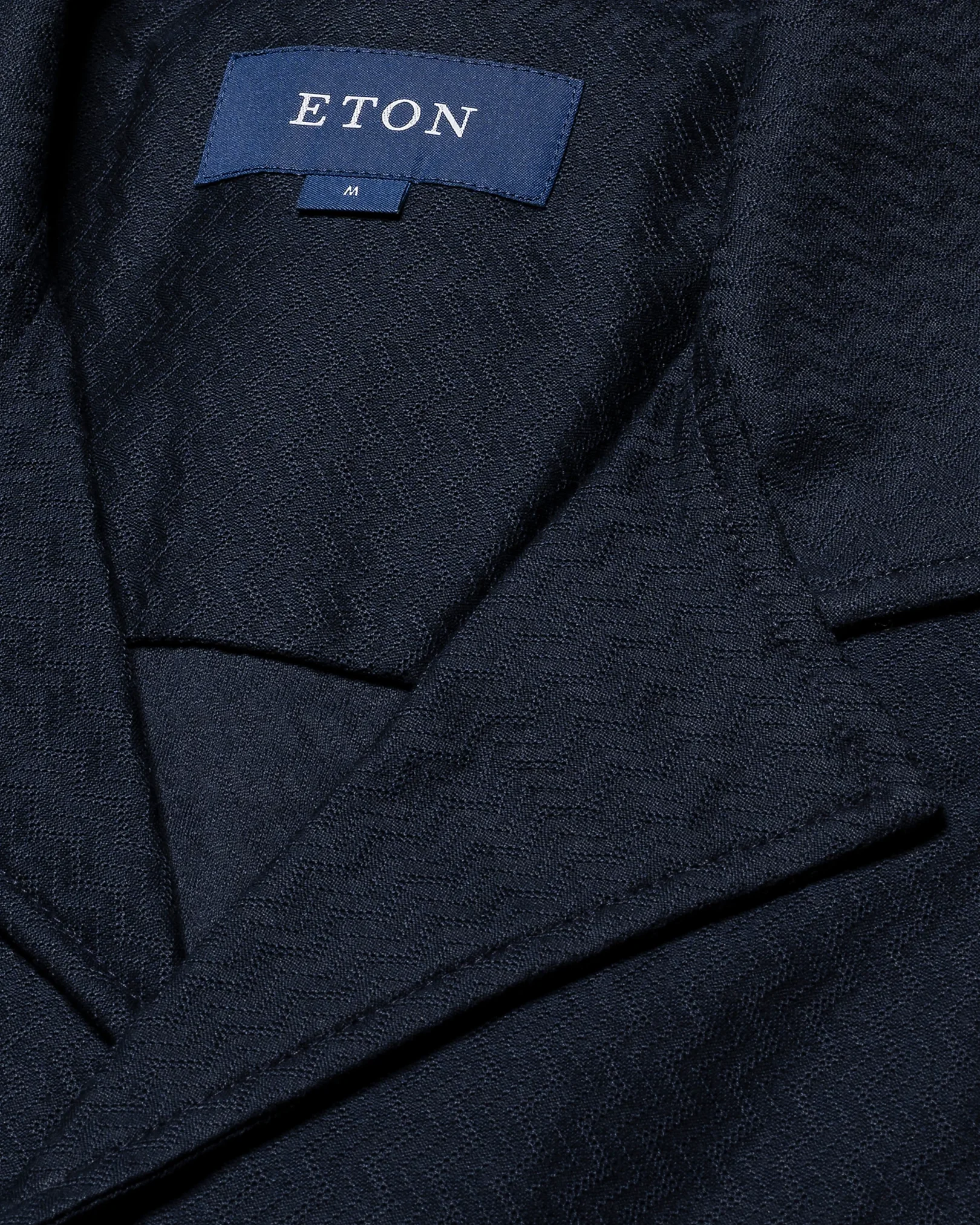 Marinblå, stickad resortskjorta i jacquard