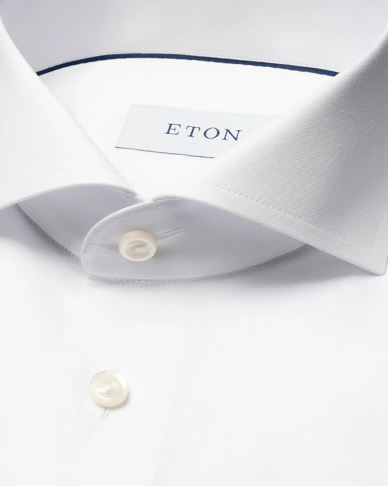 White Signature Twill Shirt - Extreme Cut Away