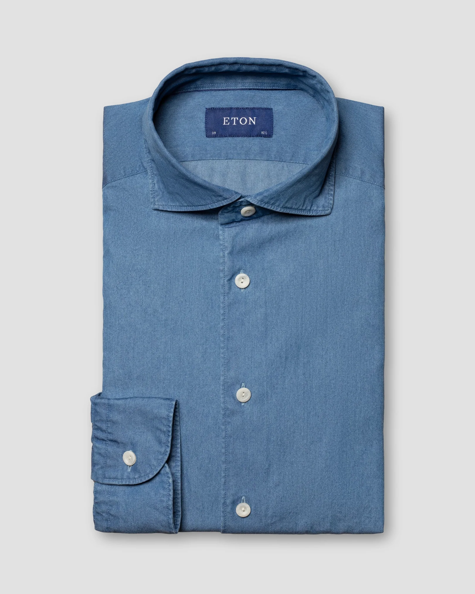 Mittelblaues Hemd aus leichtem Denim