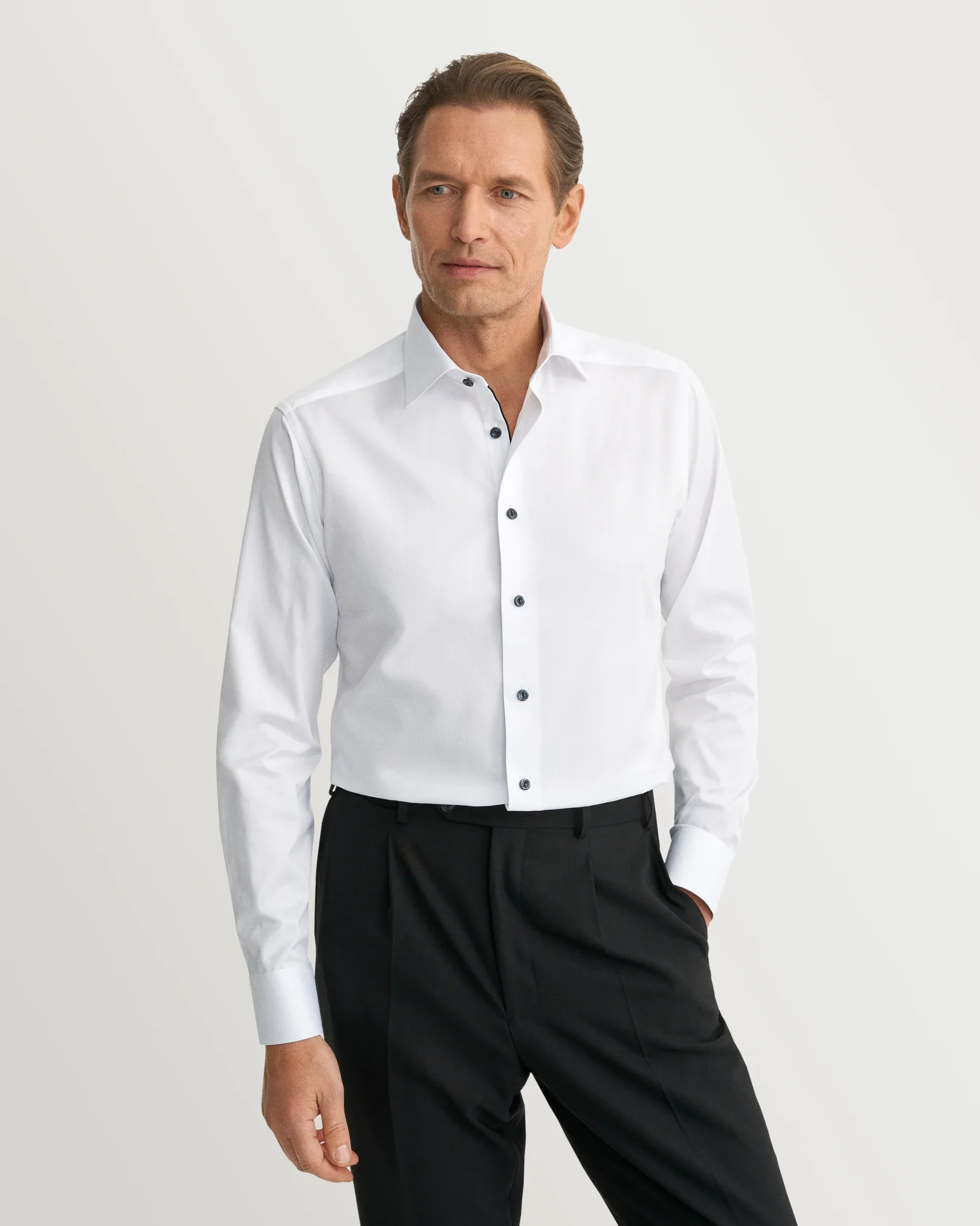 Eton - white signature twill contrast buttons