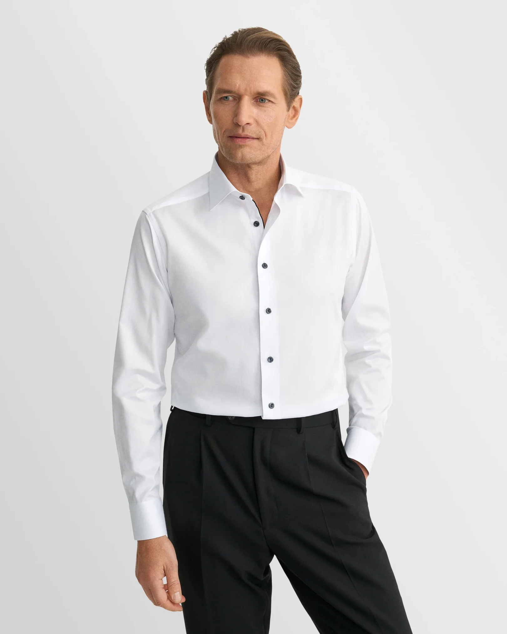 Eton - white signature twill contrast buttons