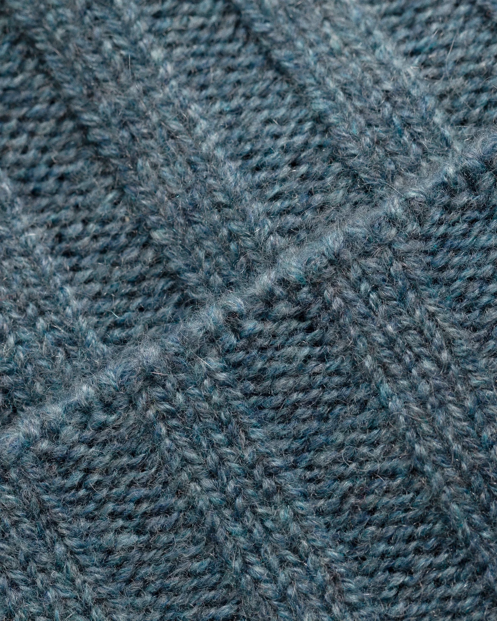 Eton - blue cashmere beanie logo detail